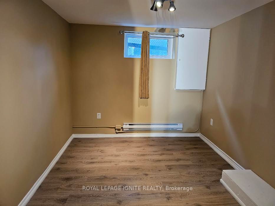 8 Mid Pines Road Bsmt, Toronto, ON M1G 2L6