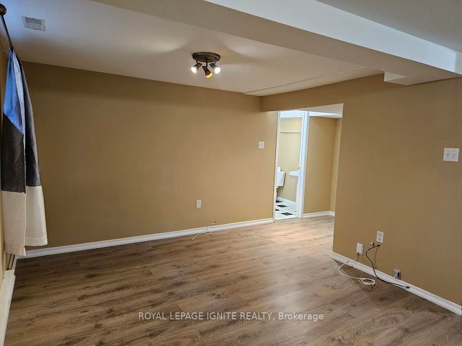 8 Mid Pines Road Bsmt, Toronto, ON M1G 2L6 photo 2
