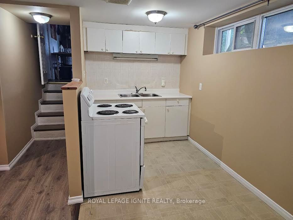 8 Mid Pines Road Bsmt, Toronto, ON M1G 2L6 photo 4