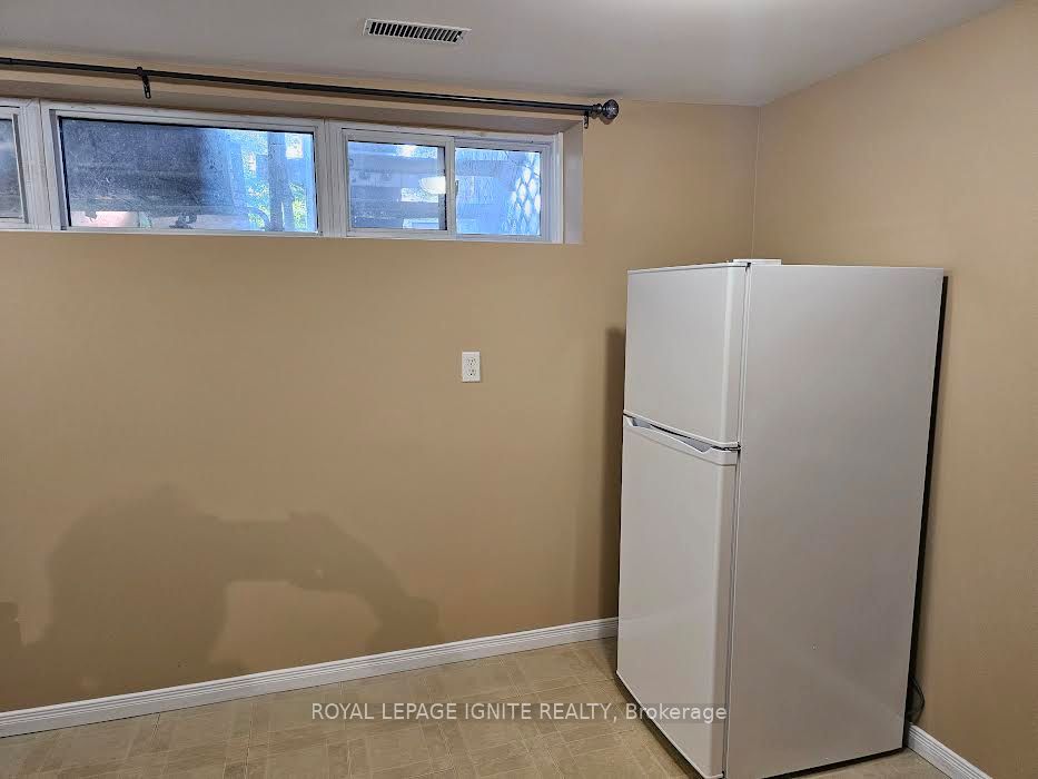 8 Mid Pines Road Bsmt, Toronto, ON M1G 2L6 photo 5