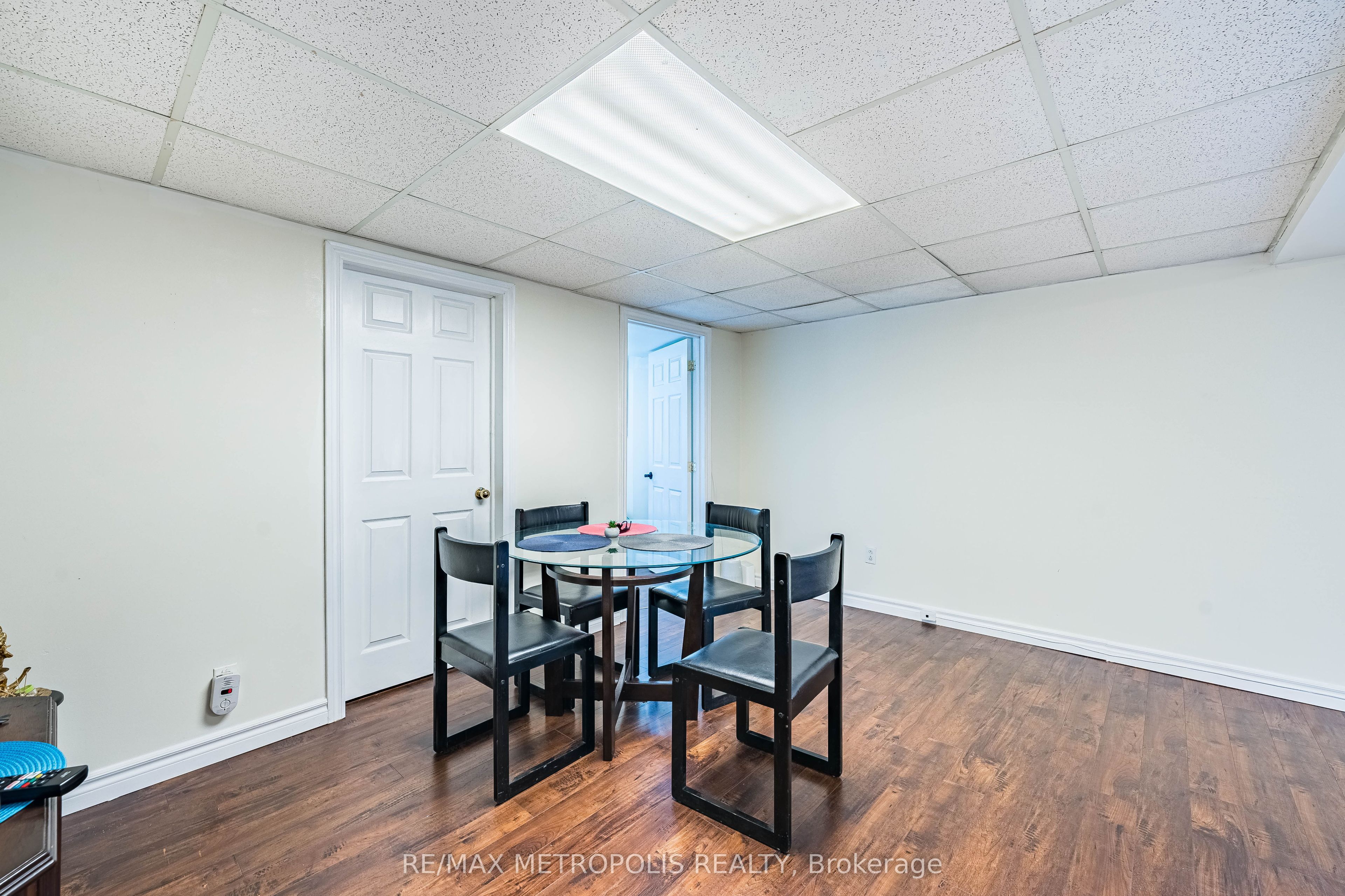 22 Mayflower Street Bsmt, Whitby, ON L1N 8A9 photo 2