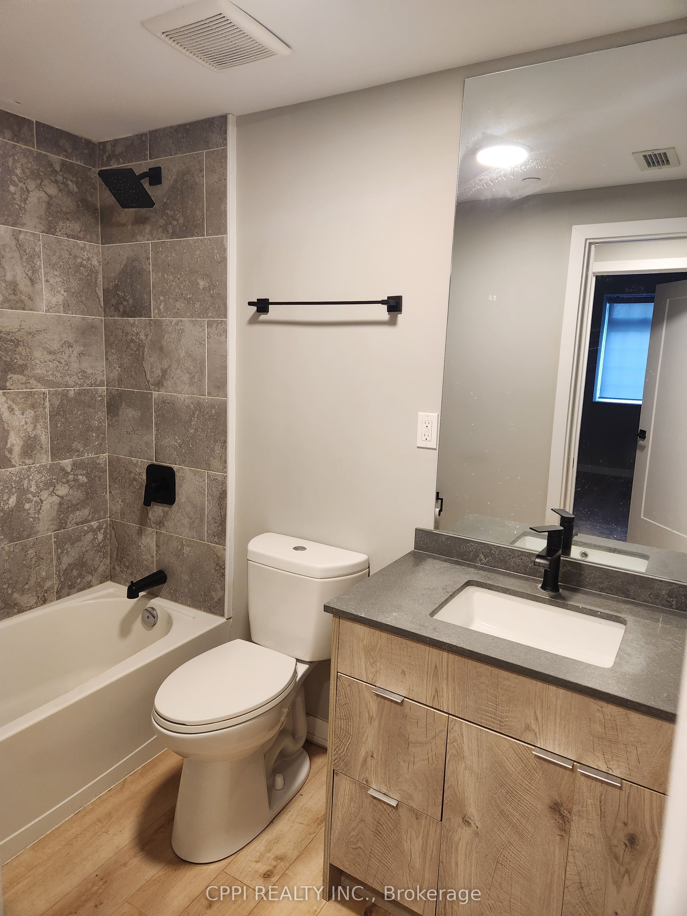 70 King Street E 216, Oshawa, ON L1H 0A2 photo 2