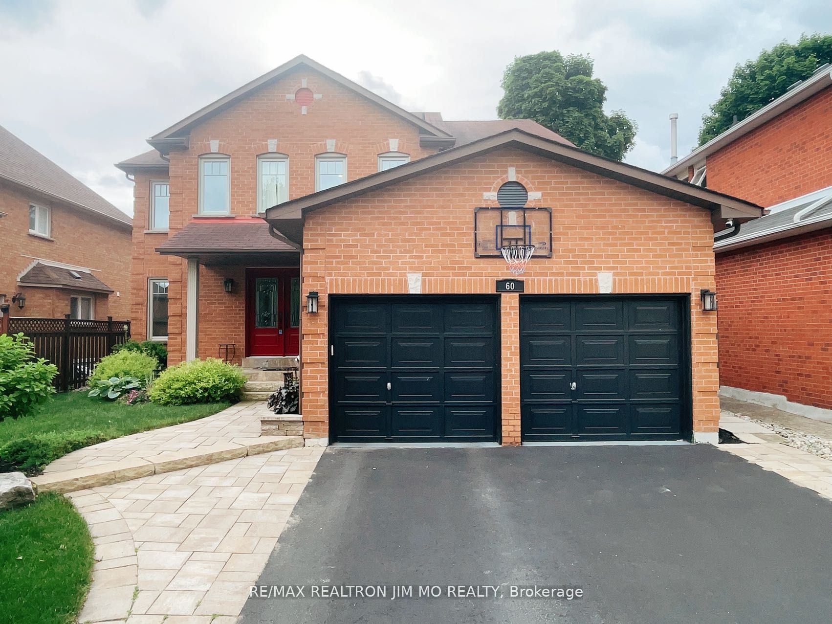 60 Silverbirch Place, Whitby, ON L1R 1X6