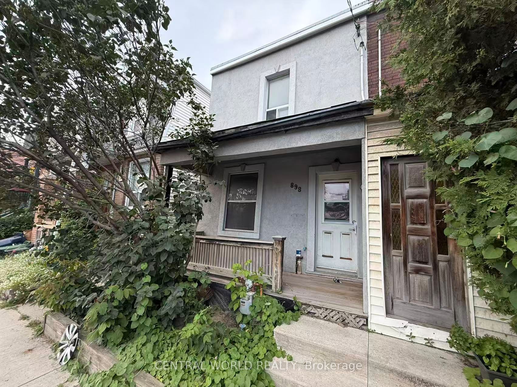898 Eastern Avenue, Toronto, ON M4L 1A4 photo 3