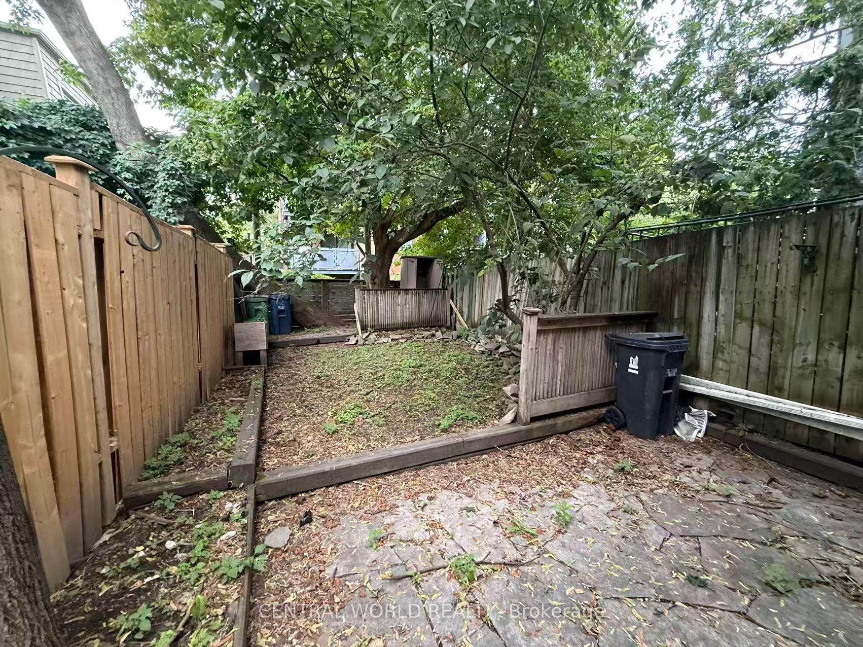 898 Eastern Avenue, Toronto, ON M4L 1A4 photo 5