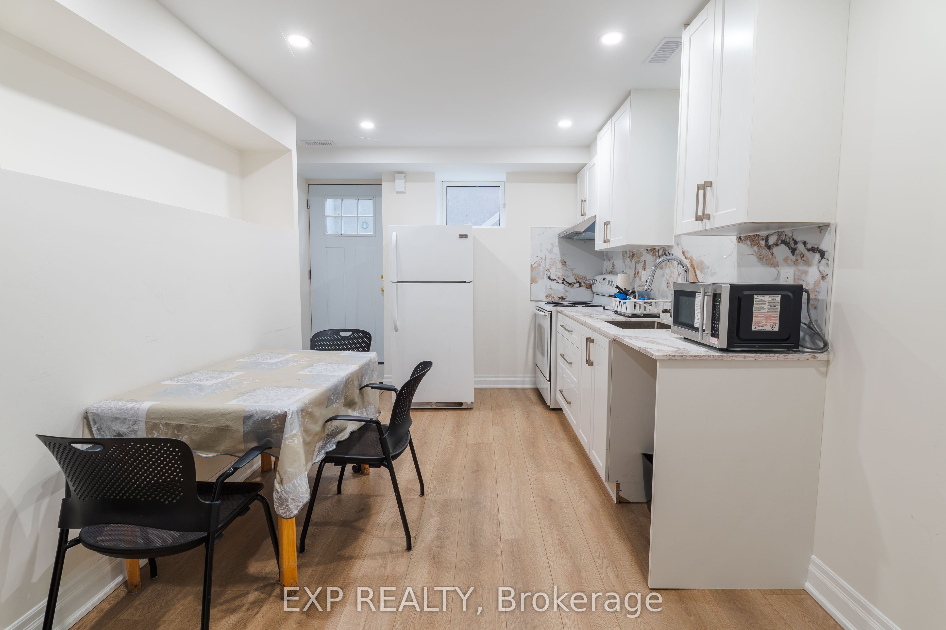 34 Rodda Boulevard, Toronto, ON M1E 2Z6 photo 4