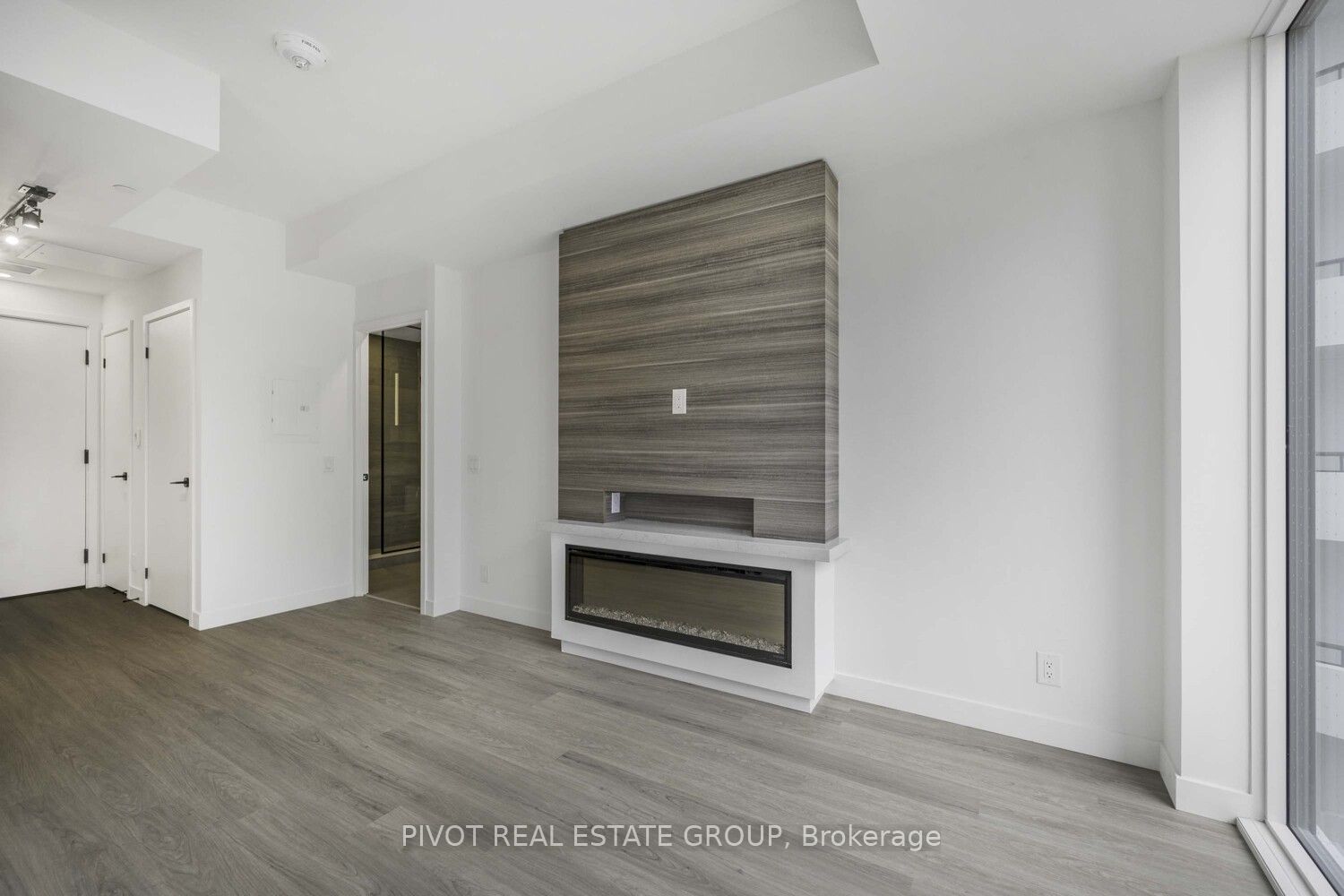 1050 Eastern Avenue 502, Toronto, ON M4L 0B7 photo 3