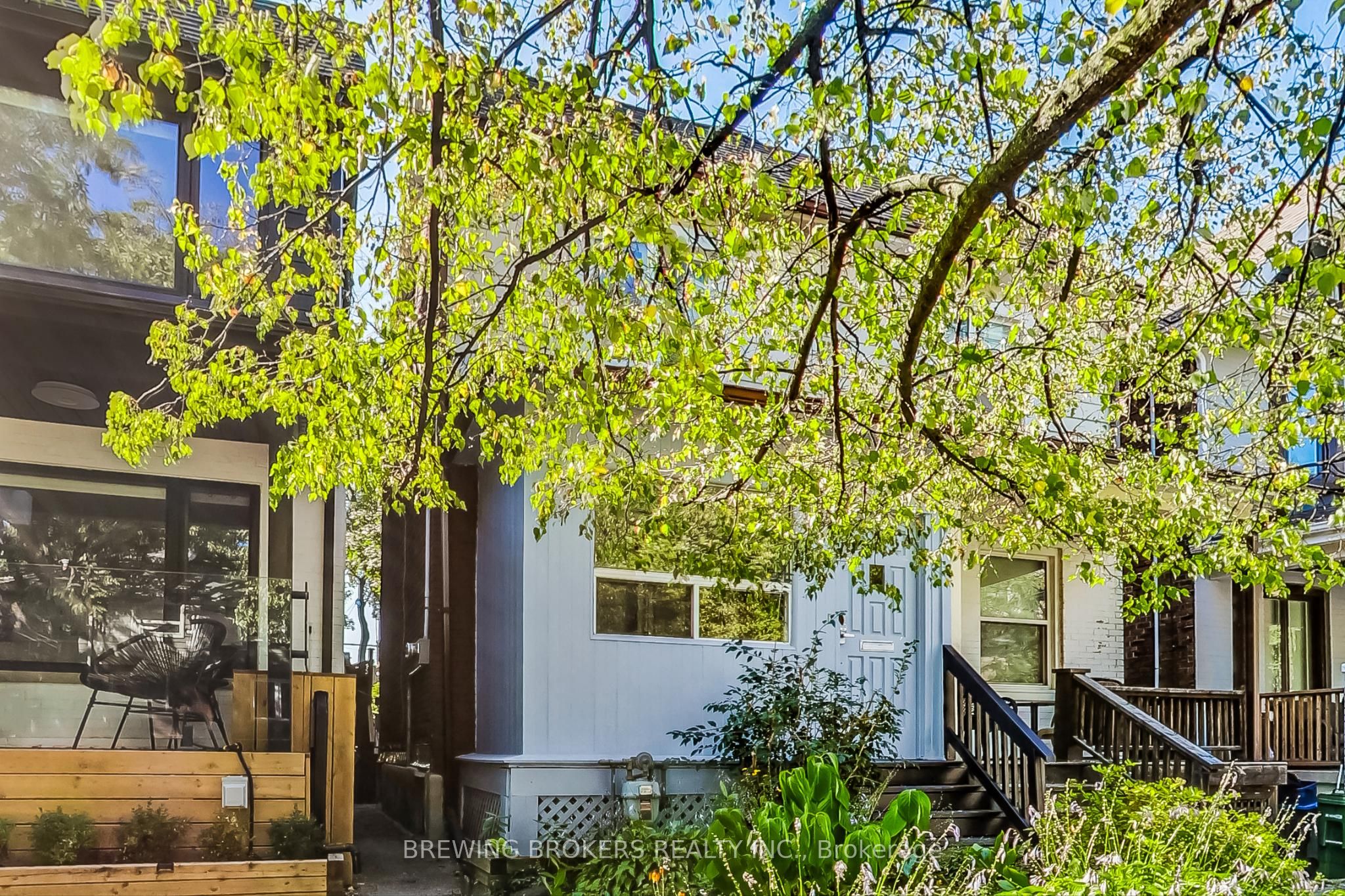 98 Moberly Avenue, Toronto, ON M4C 4A9 photo 3