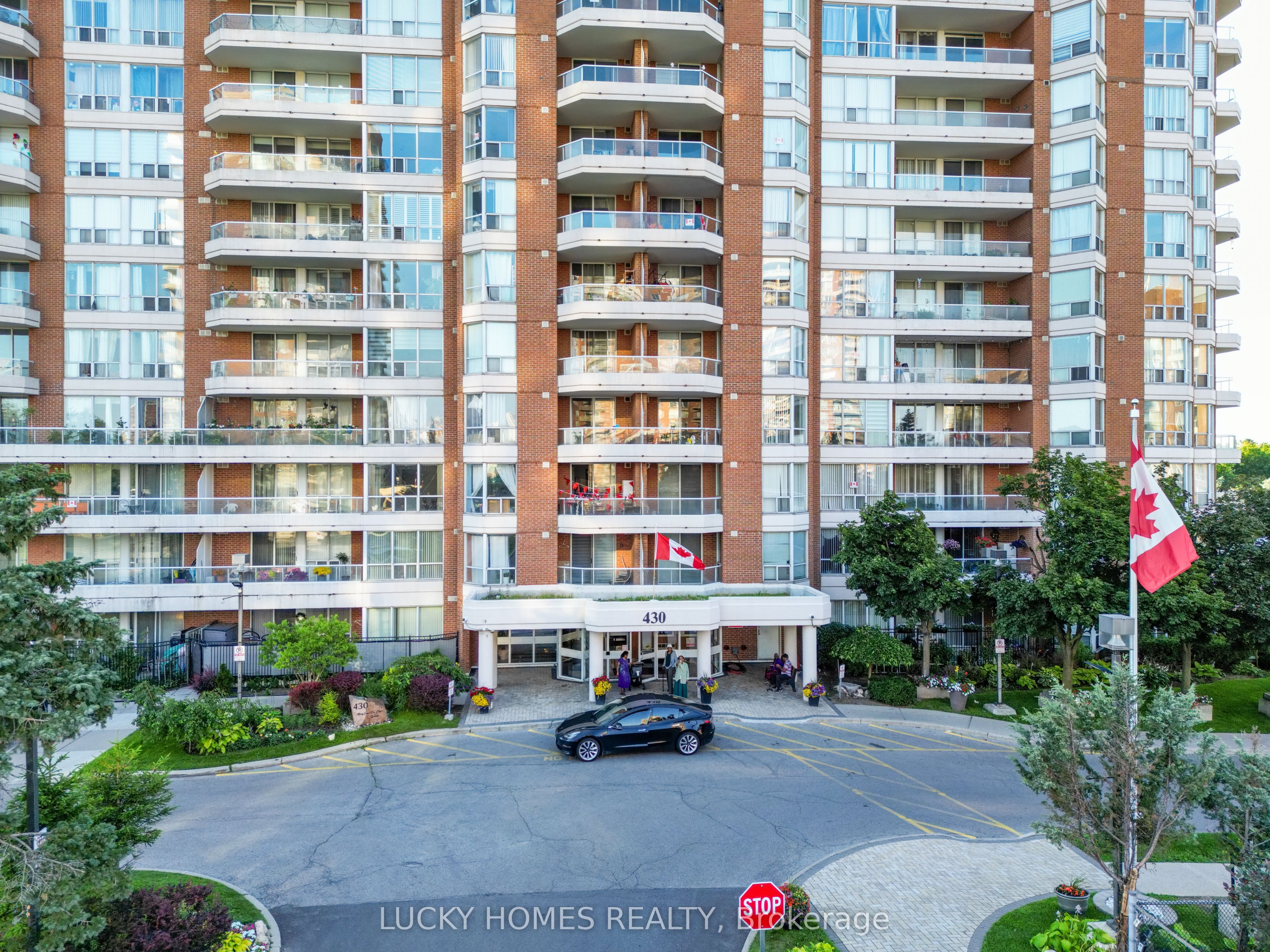 430 Mclevin Avenue NW 915, Toronto, ON M1B 5P1