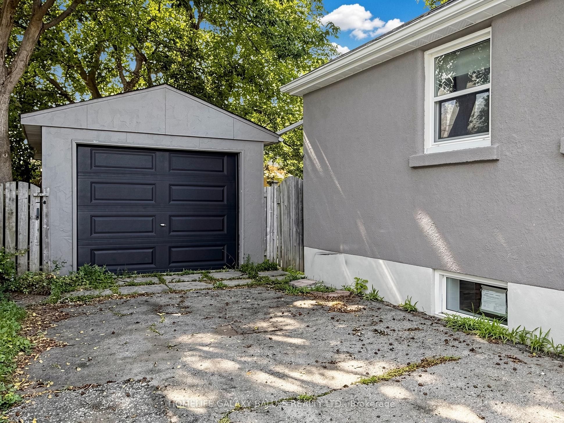 136 Central Park Boulevard N, Oshawa, ON L1G 5Y7 photo 2
