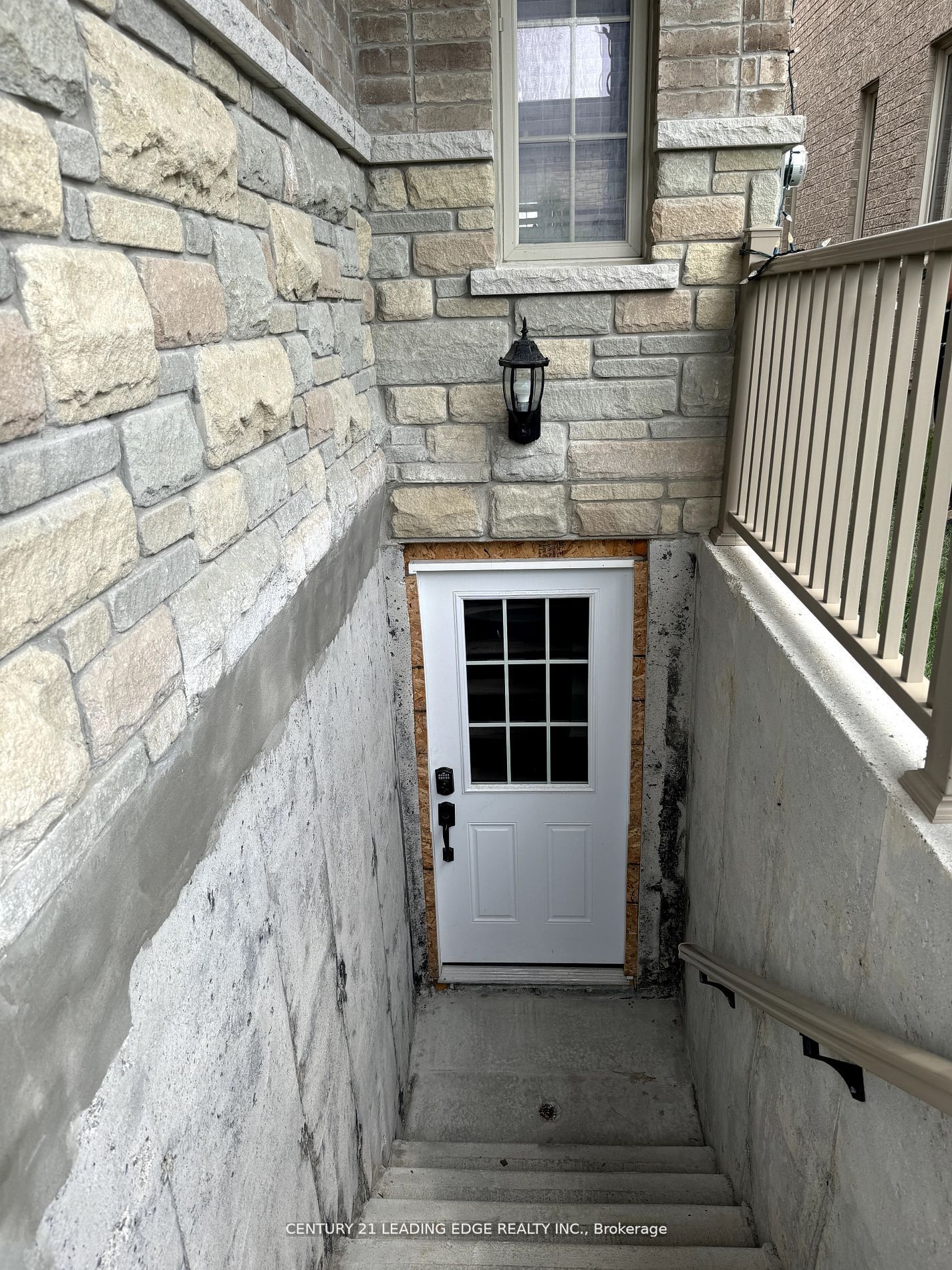 149 Hurst Drive Lower, Ajax, ON L1T 0N9 photo 2