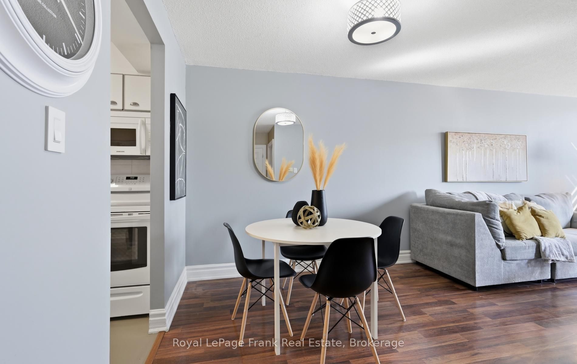 80 Athol Street E 403, Oshawa, ON L1H 8B7 photo 3