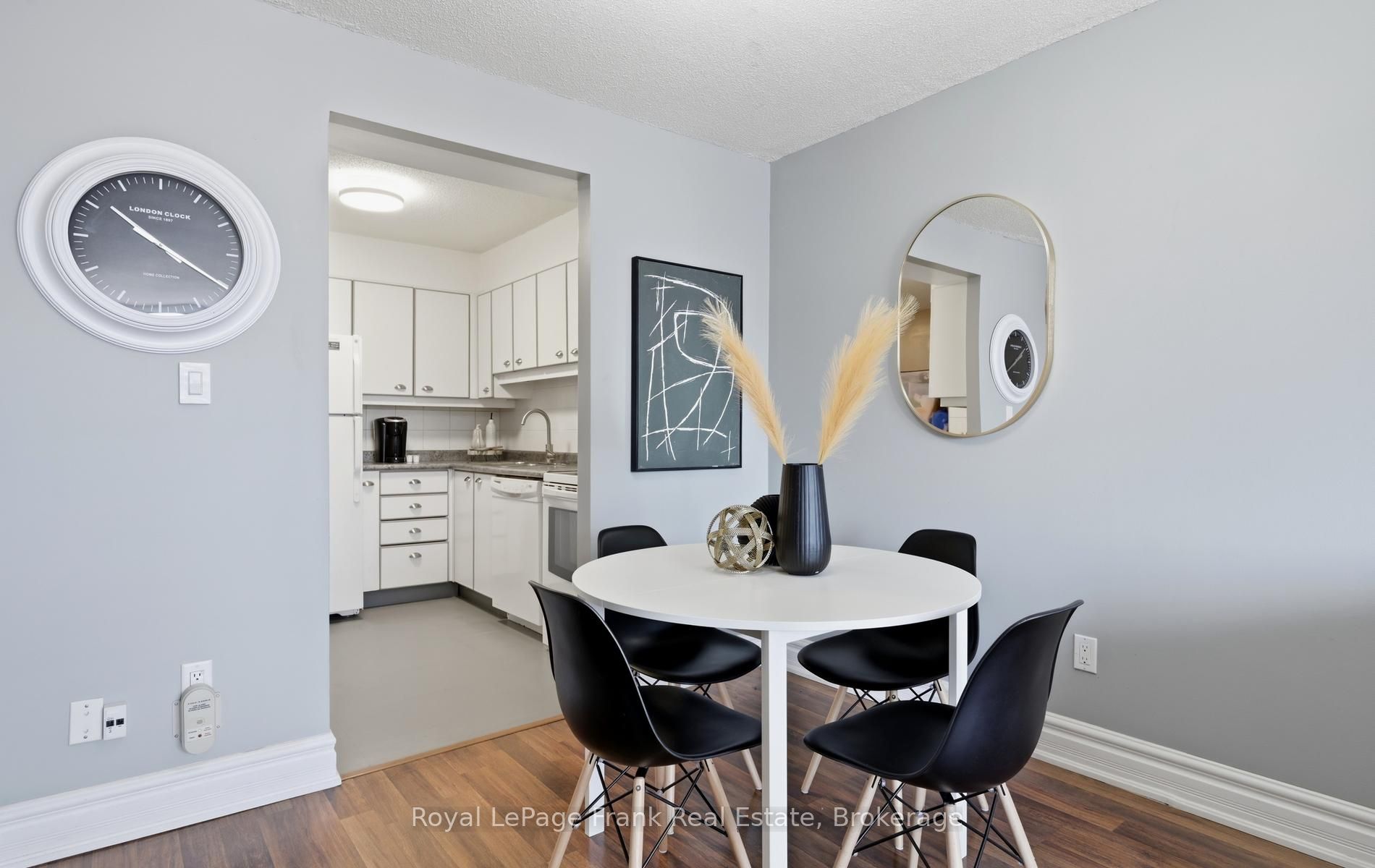 80 Athol Street E 403, Oshawa, ON L1H 8B7 photo 4