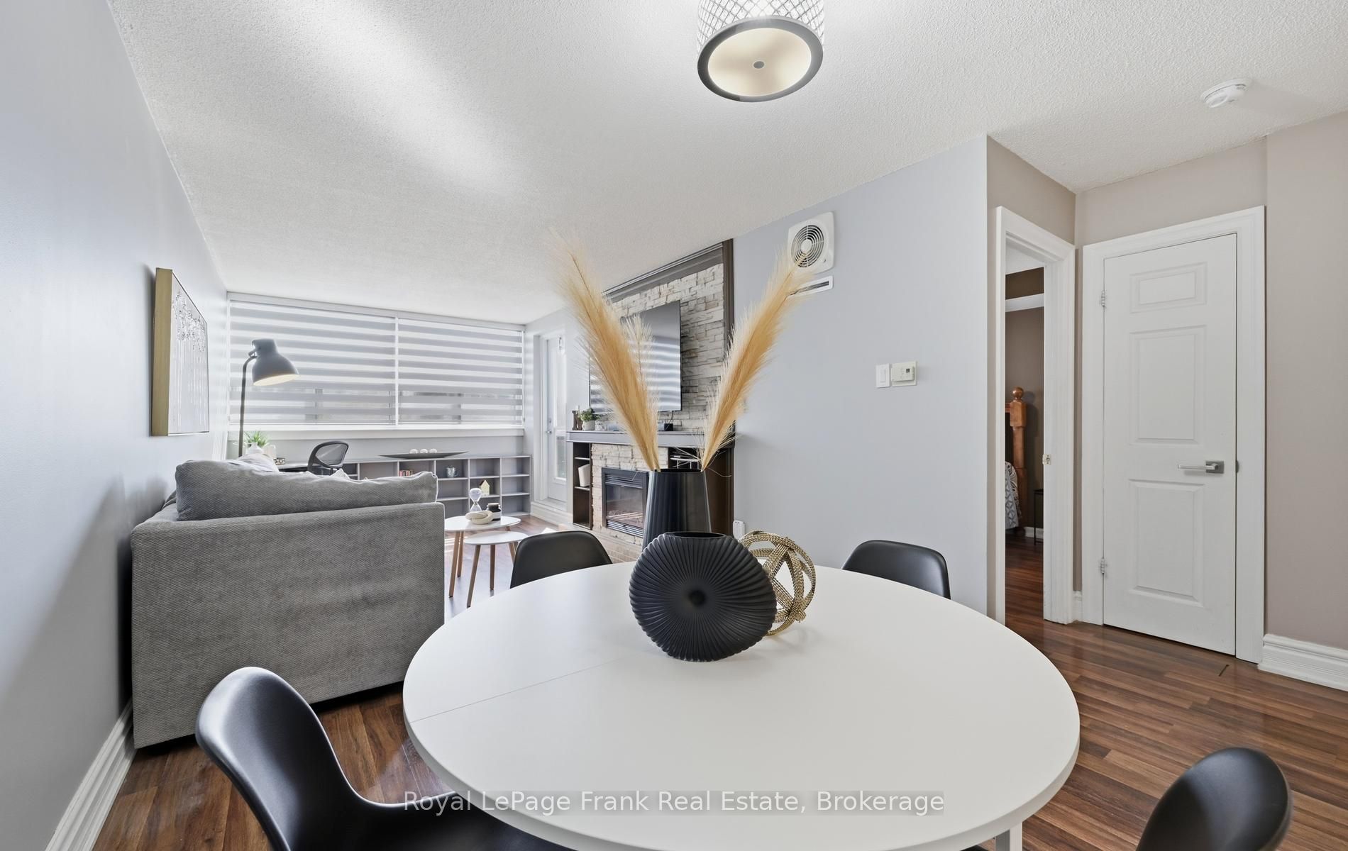 80 Athol Street E 403, Oshawa, ON L1H 8B7 photo 5