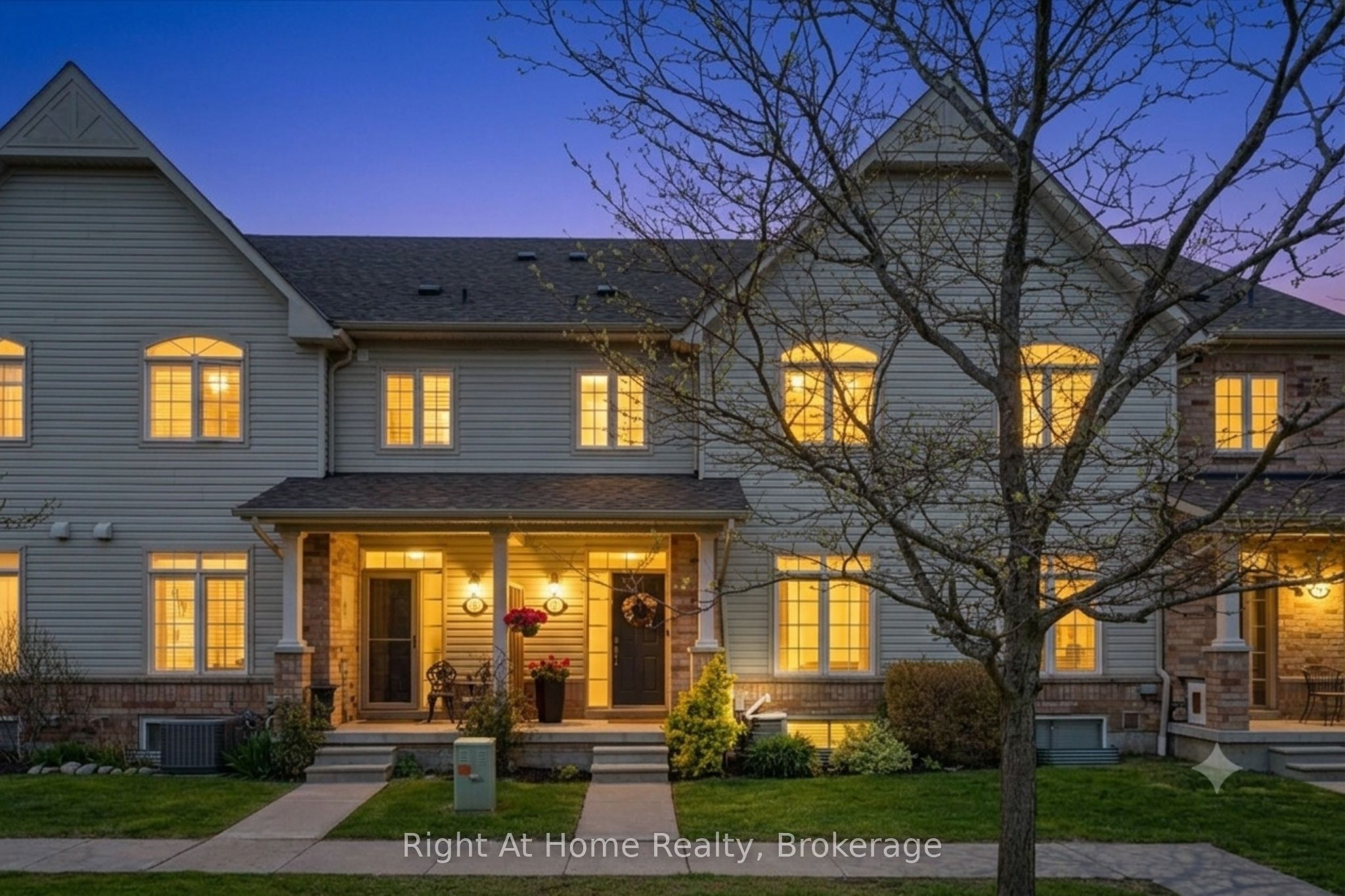 17 Wicker Park Way, Whitby, ON L1R 0C8