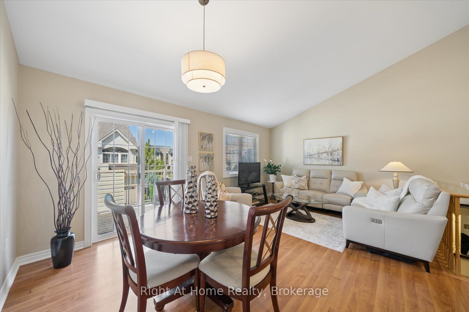 17 Wicker Park Way, Whitby, ON L1R 0C8 photo 2