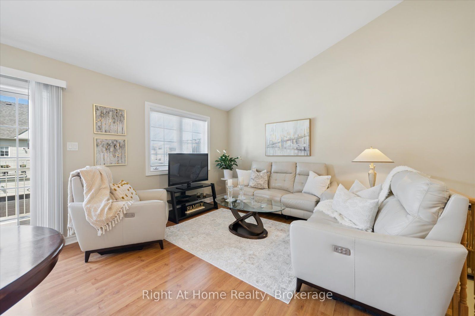 17 Wicker Park Way, Whitby, ON L1R 0C8 photo 4