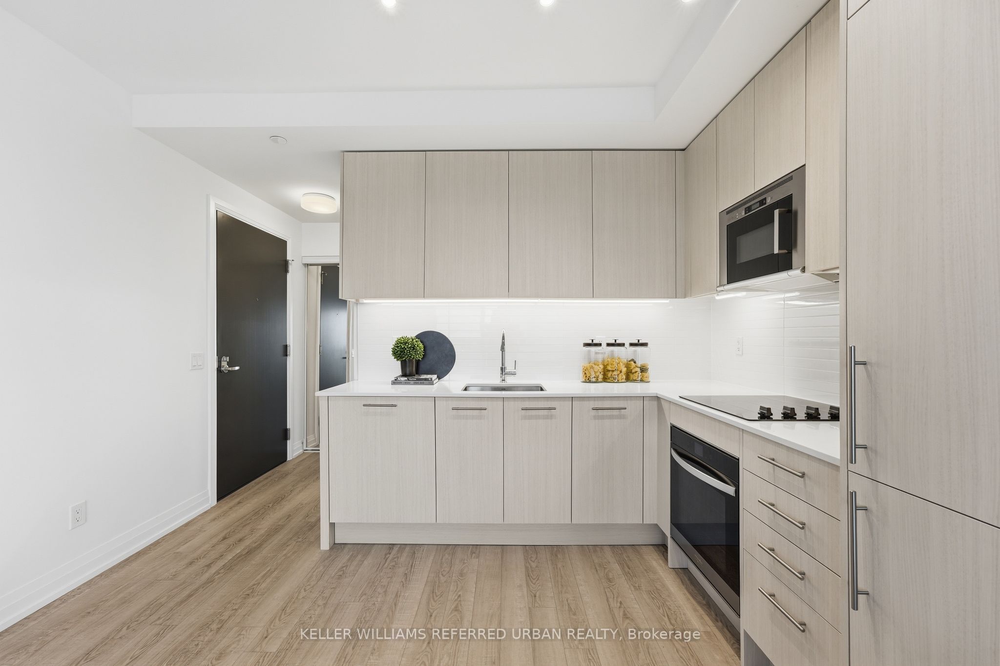286 Main Street 1702, Toronto, ON M4C 4X4 photo 5