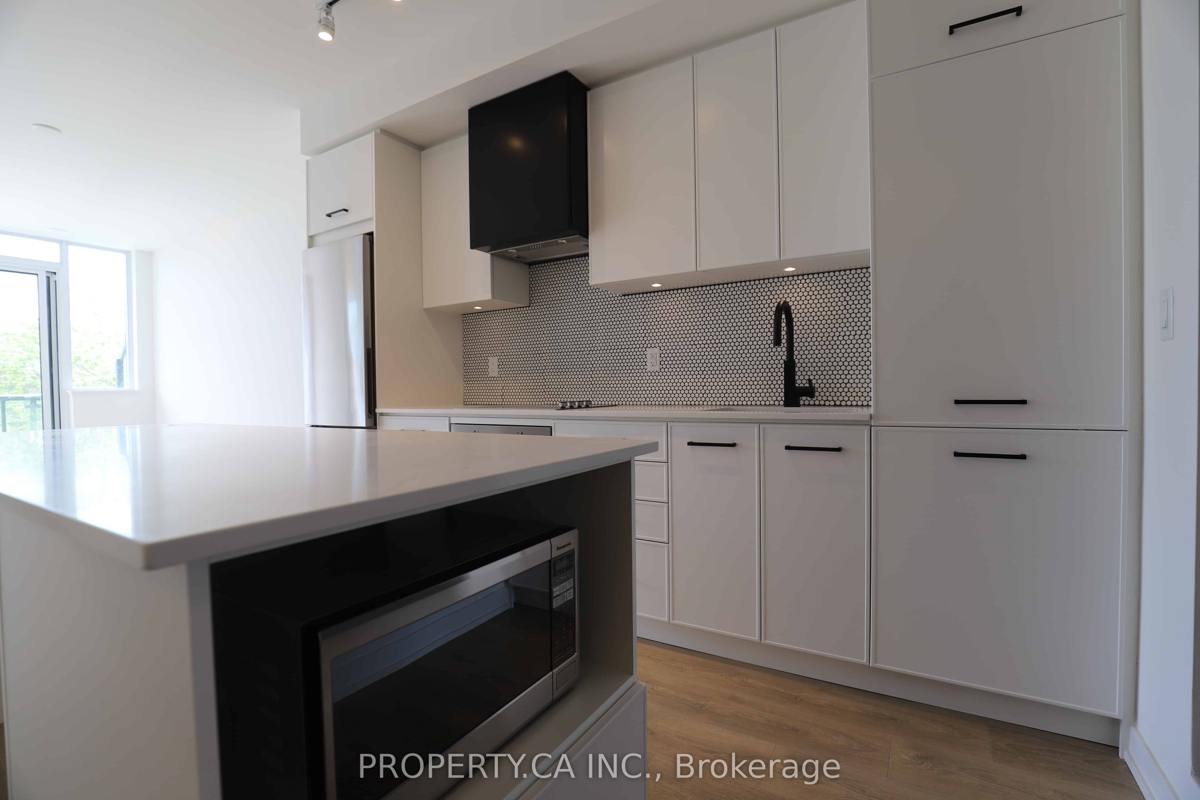 899 Queen Street E 410, Toronto, ON M4M 0C8 photo 3