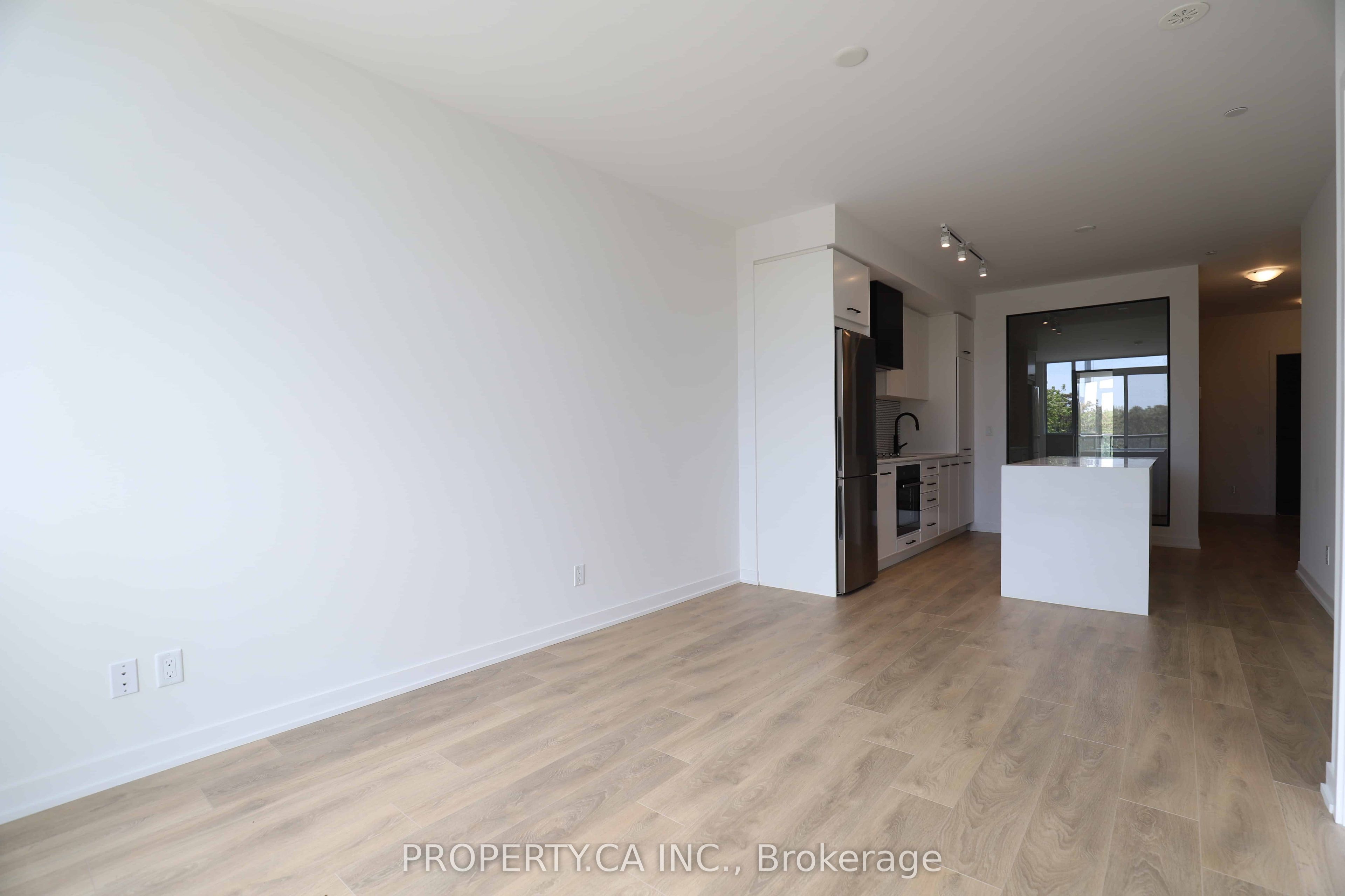 899 Queen Street E 410, Toronto, ON M4M 0C8 photo 5