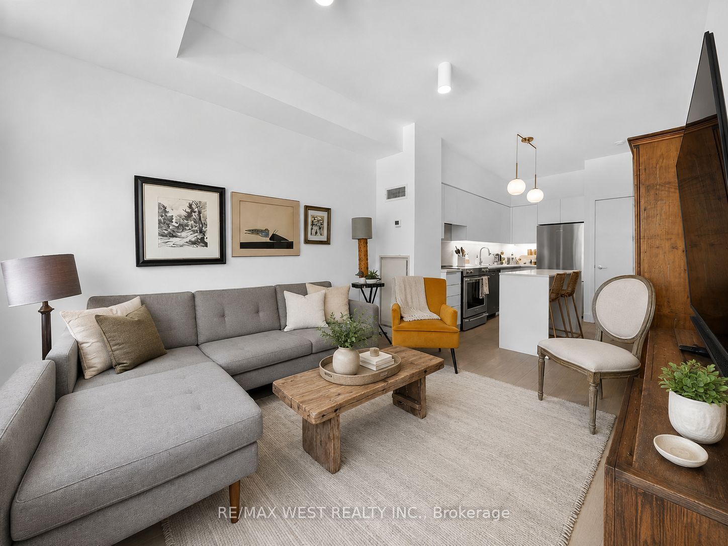 601 Kingston Road 215, Toronto, ON M4E 1R3