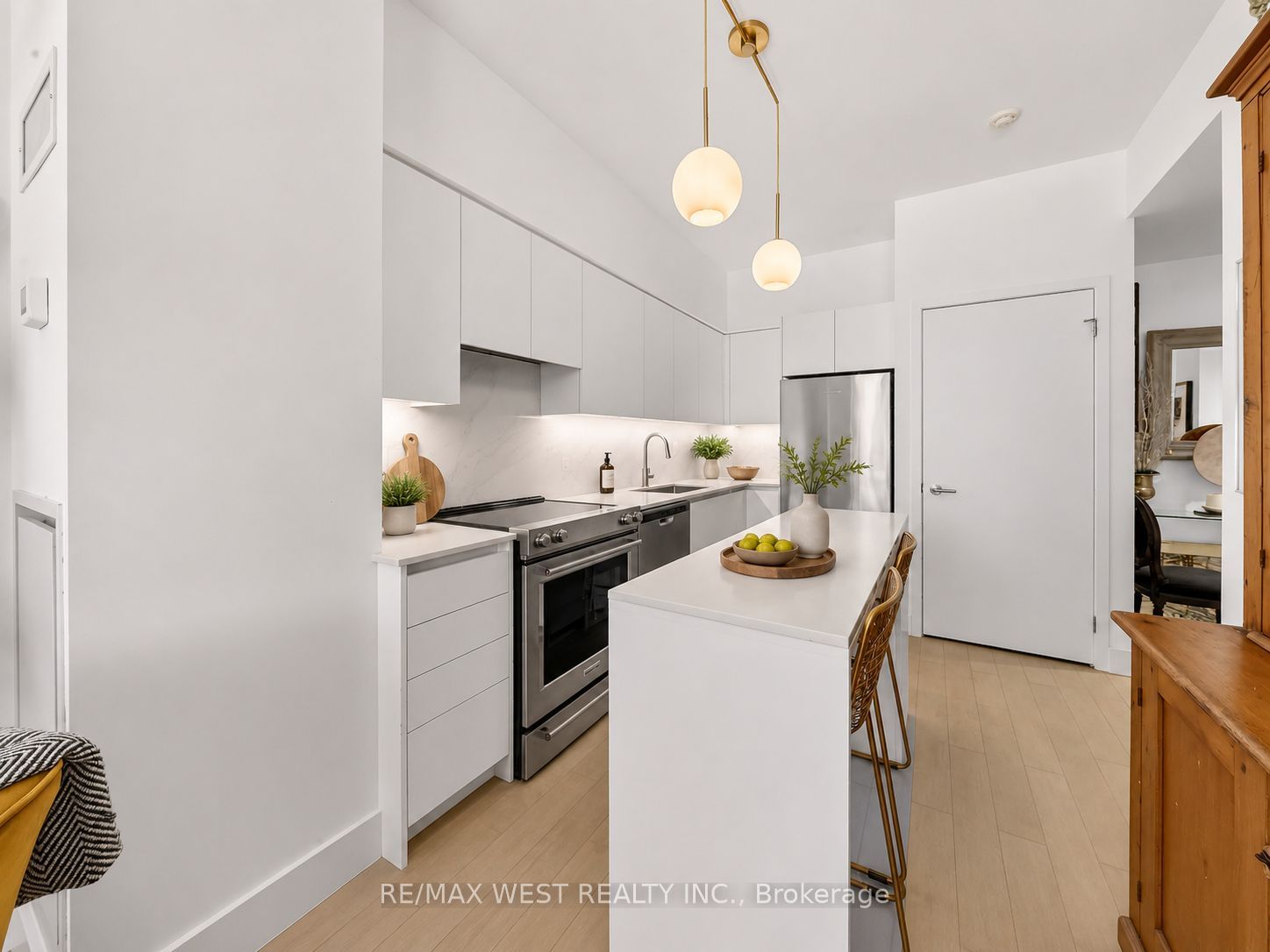 601 Kingston Road 215, Toronto, ON M4E 1R3 photo 4