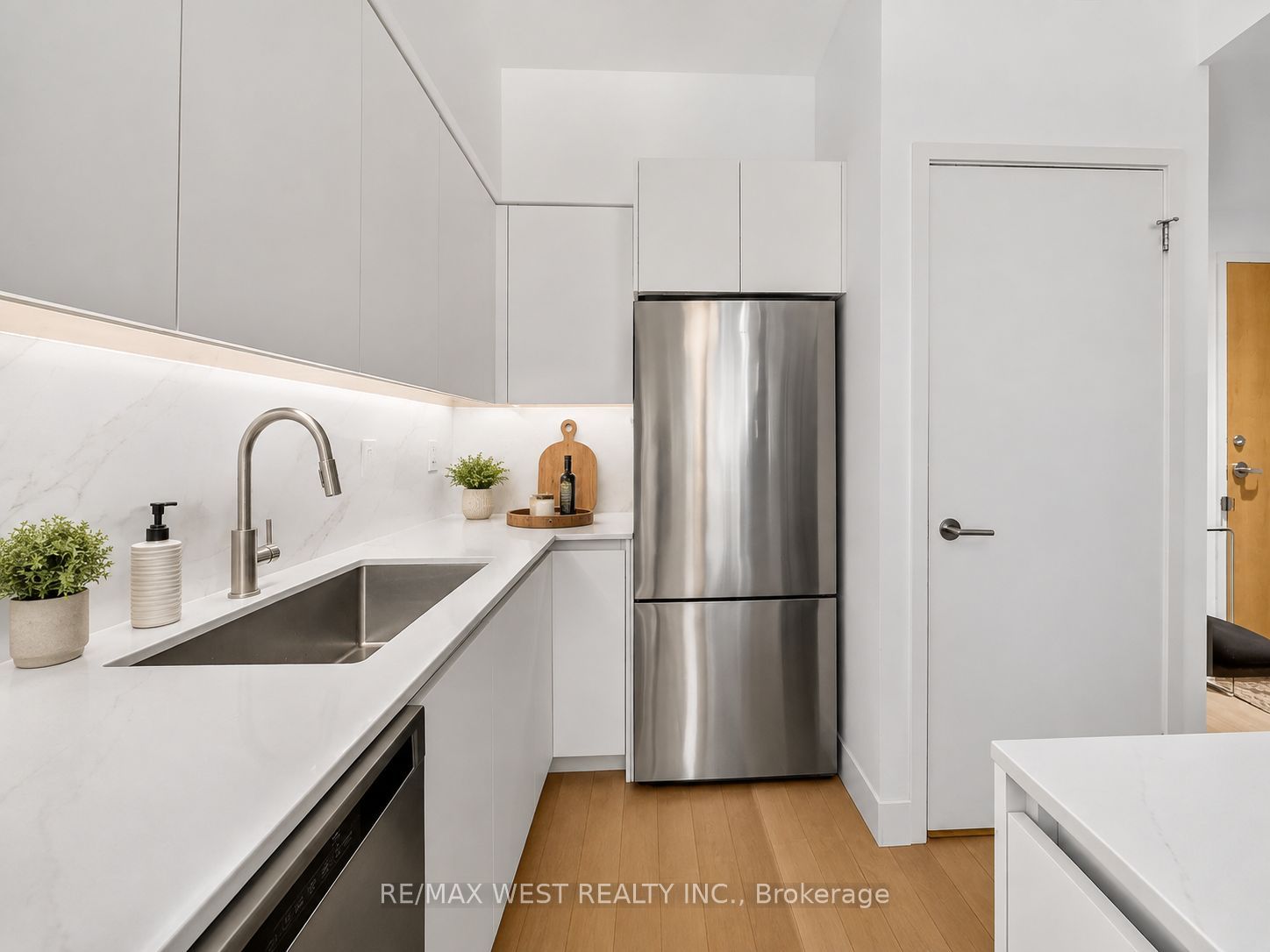 601 Kingston Road 215, Toronto, ON M4E 1R3 photo 5