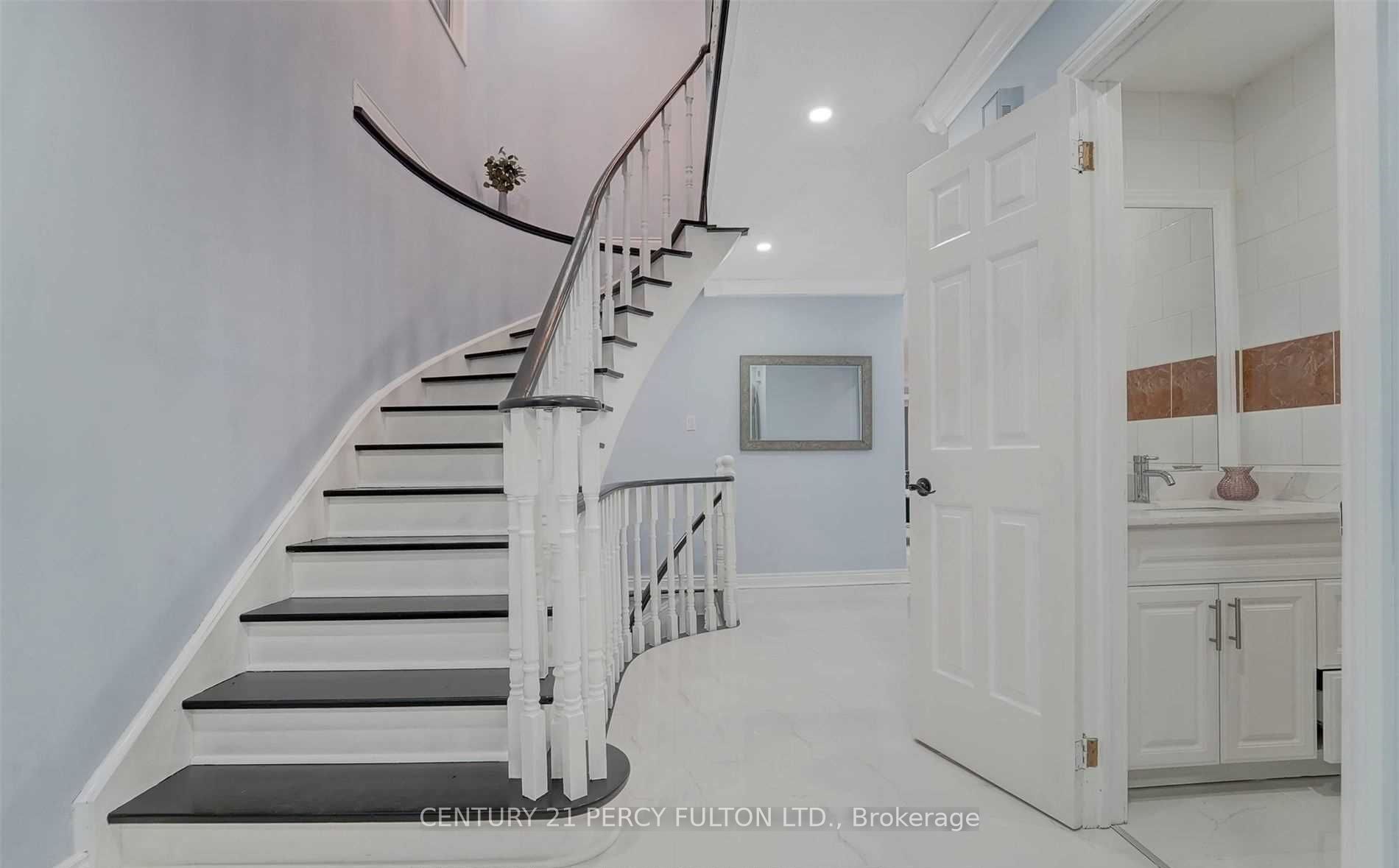 2034 Shay Drive, Pickering, ON L1X 1X9 photo 3