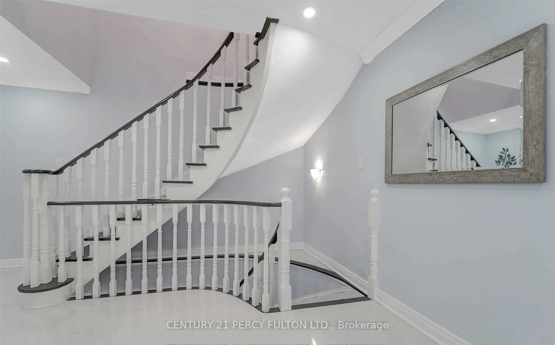 2034 Shay Drive, Pickering, ON L1X 1X9 photo 4