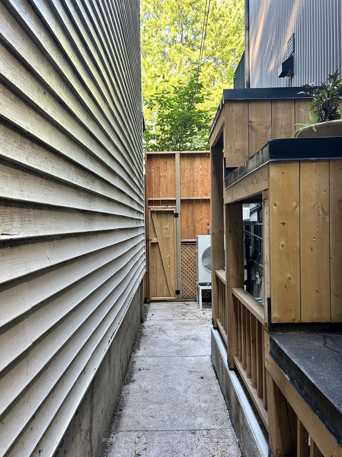 100 Morse Street Unit-B, Toronto, ON M4M 2P6 photo 2