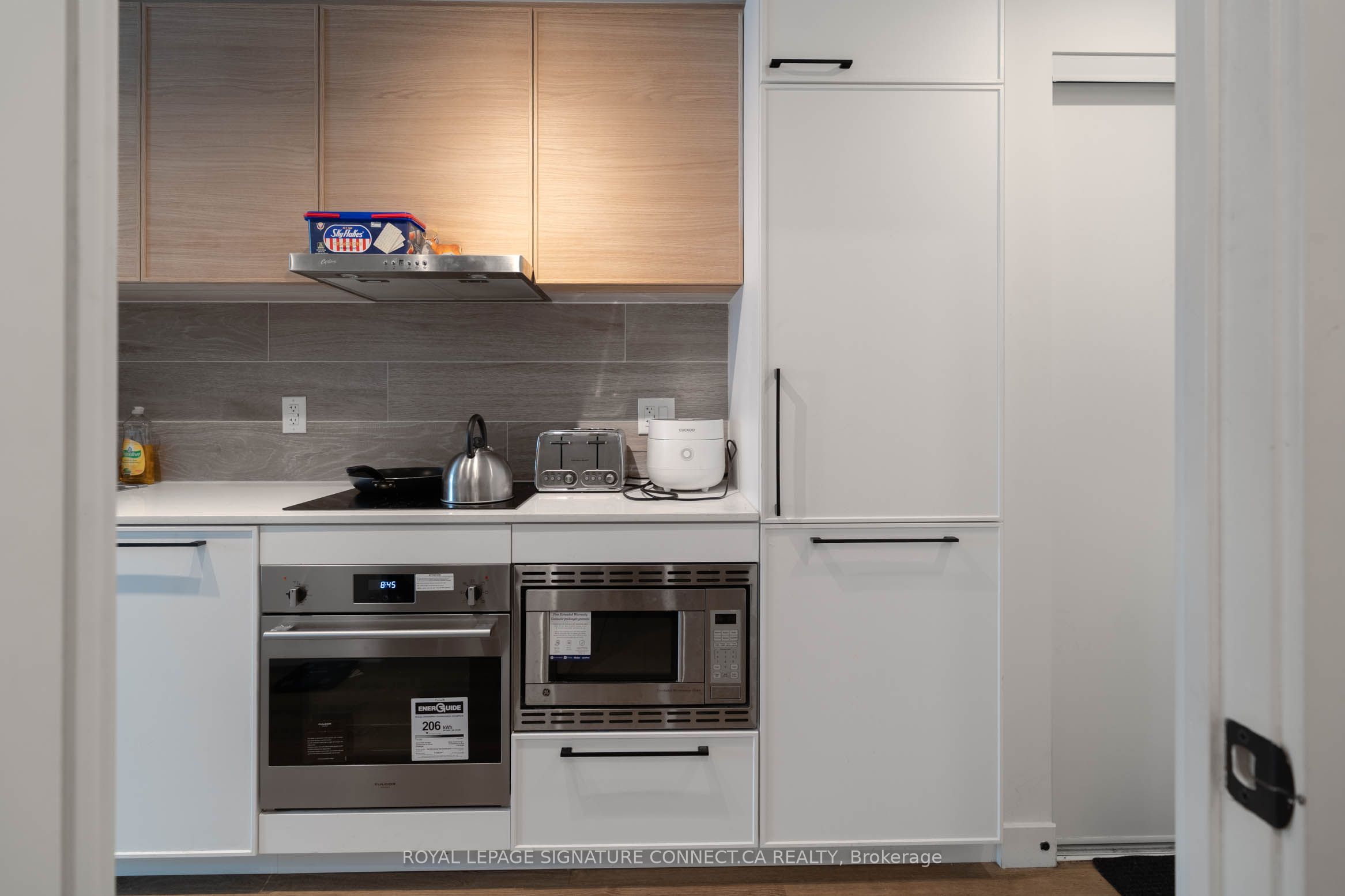 1050 Eastern Avenue 503, Toronto, ON M4L 0B7 photo 3