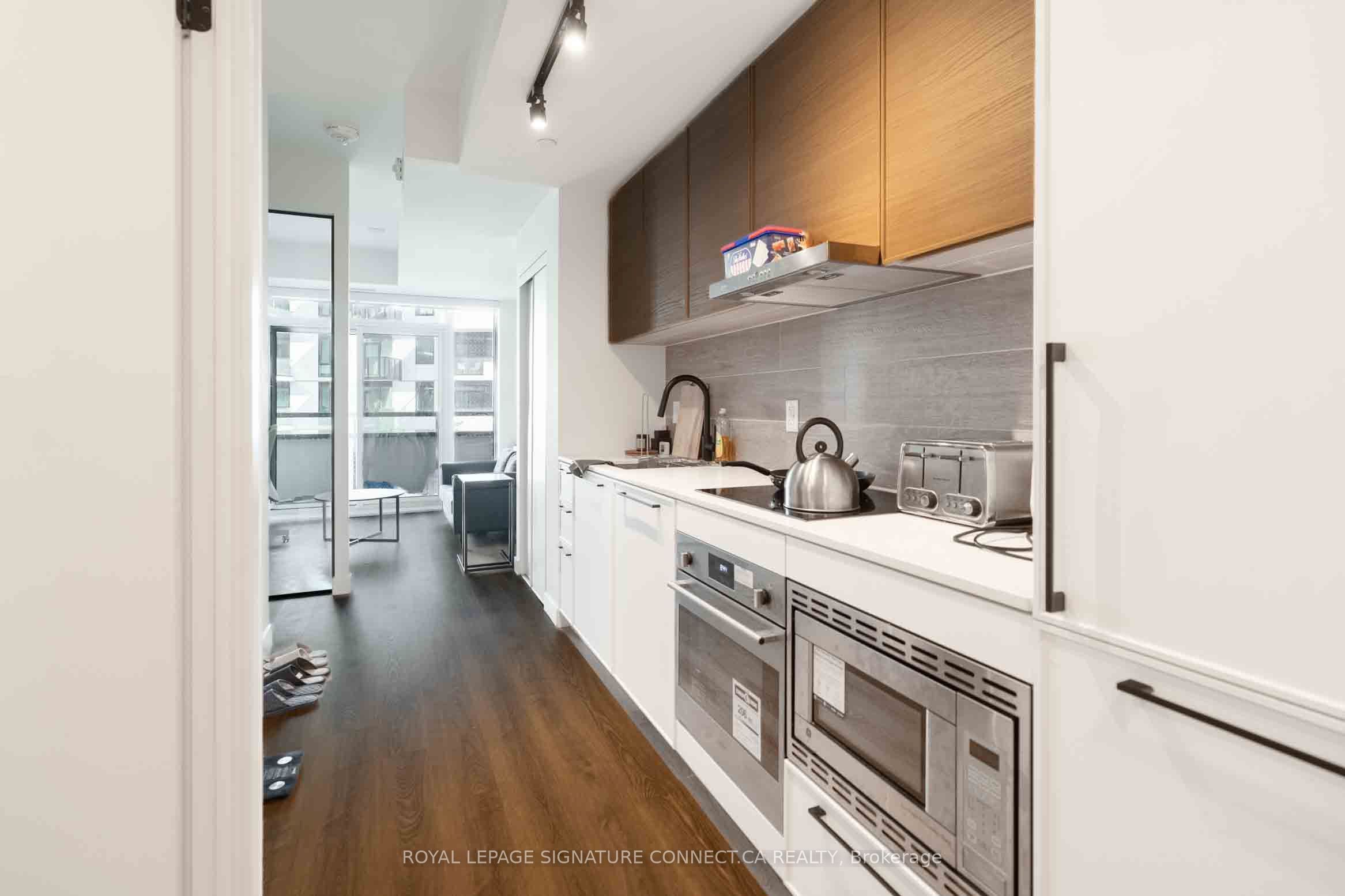 1050 Eastern Avenue 503, Toronto, ON M4L 0B7 photo 4