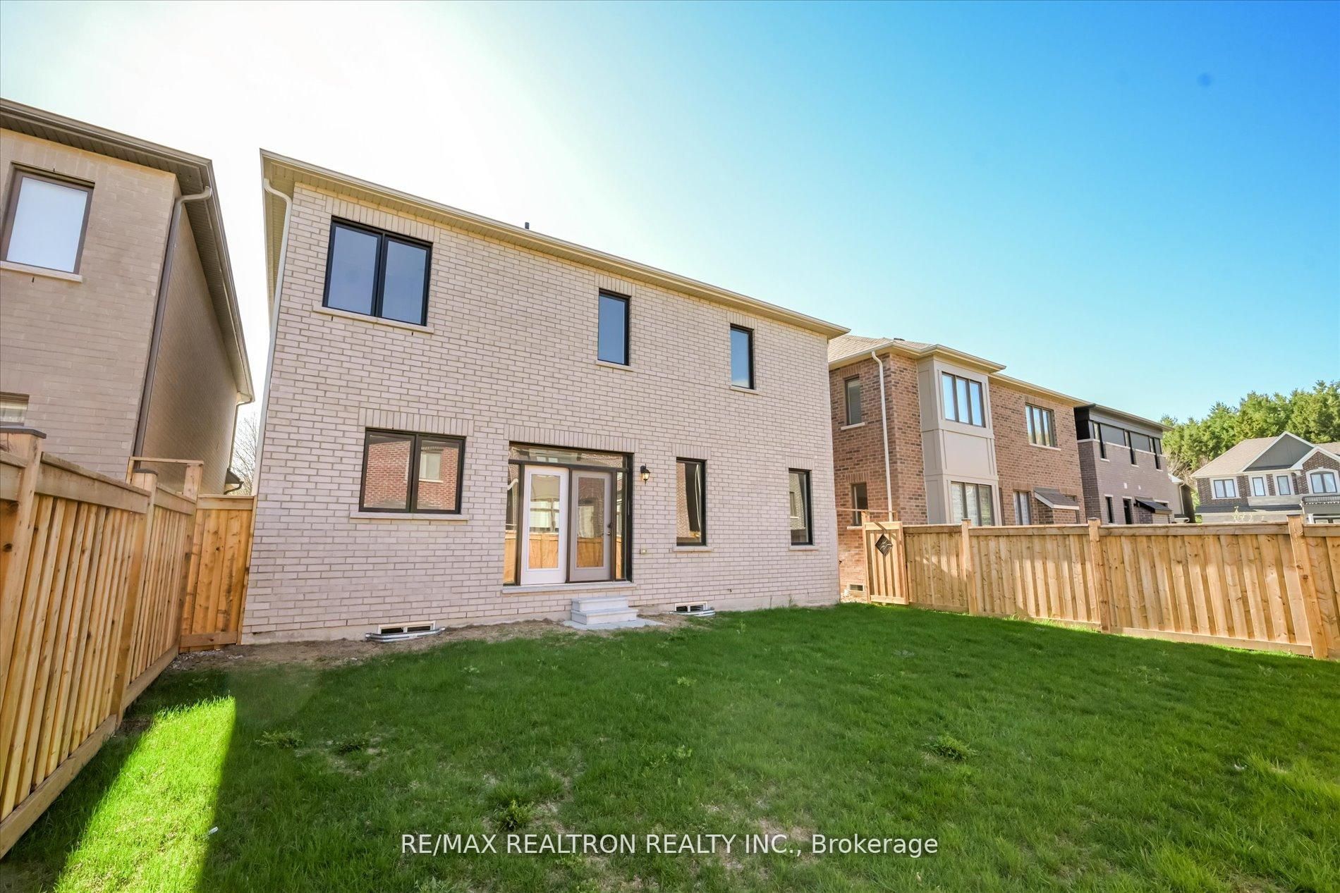 2858 Foxden Square, Pickering, ON L1X 0N9 photo 4