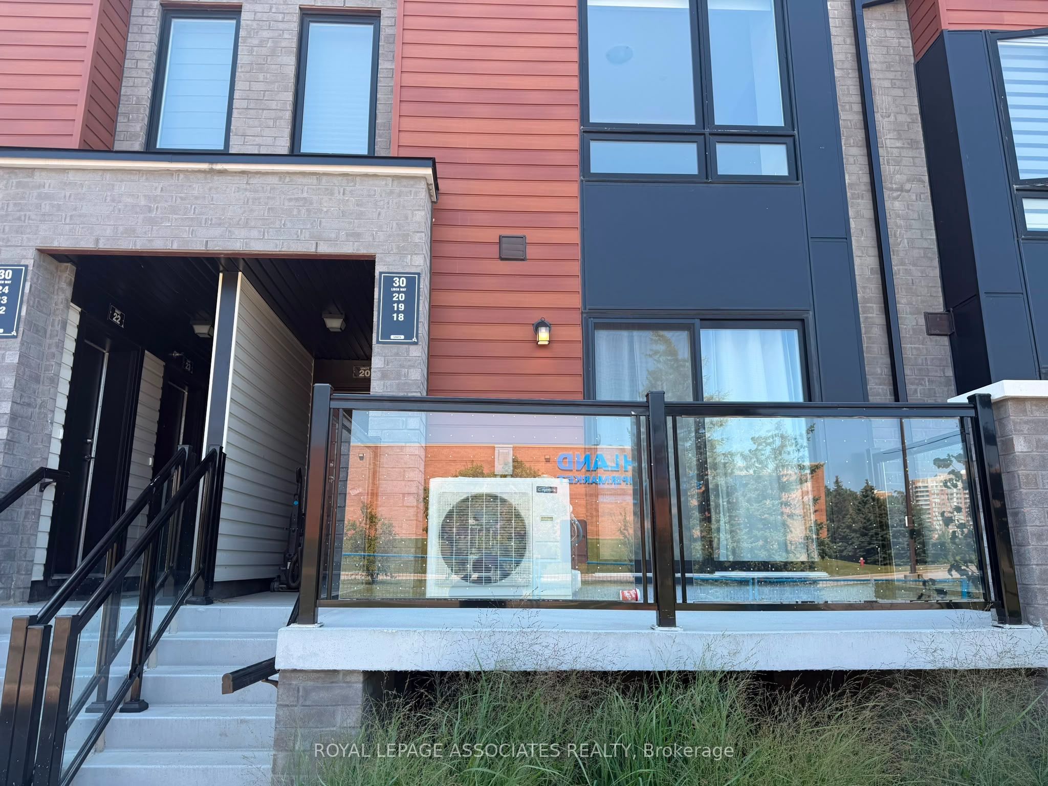 30 Liben Way 18, Toronto, ON M1J 3Z4