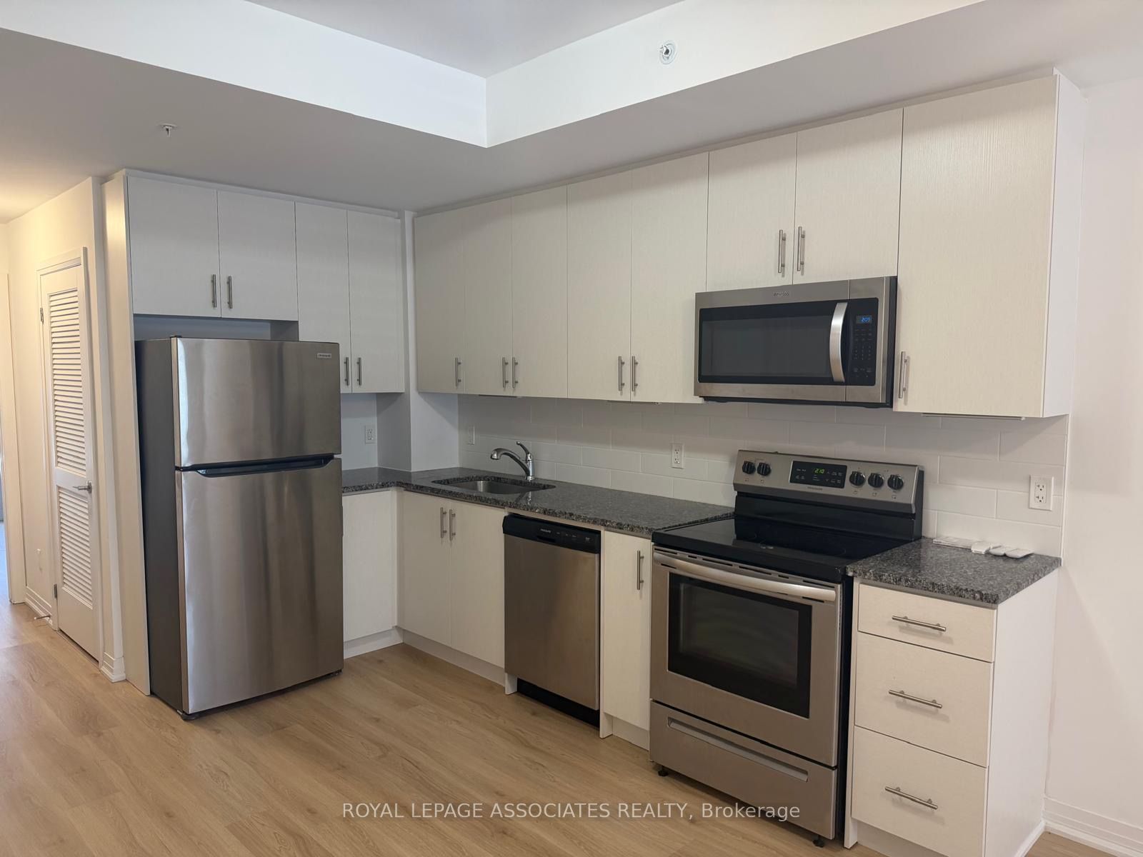 2635 William Jackson Drive 1013, Pickering, ON L1X 0L5 photo 4