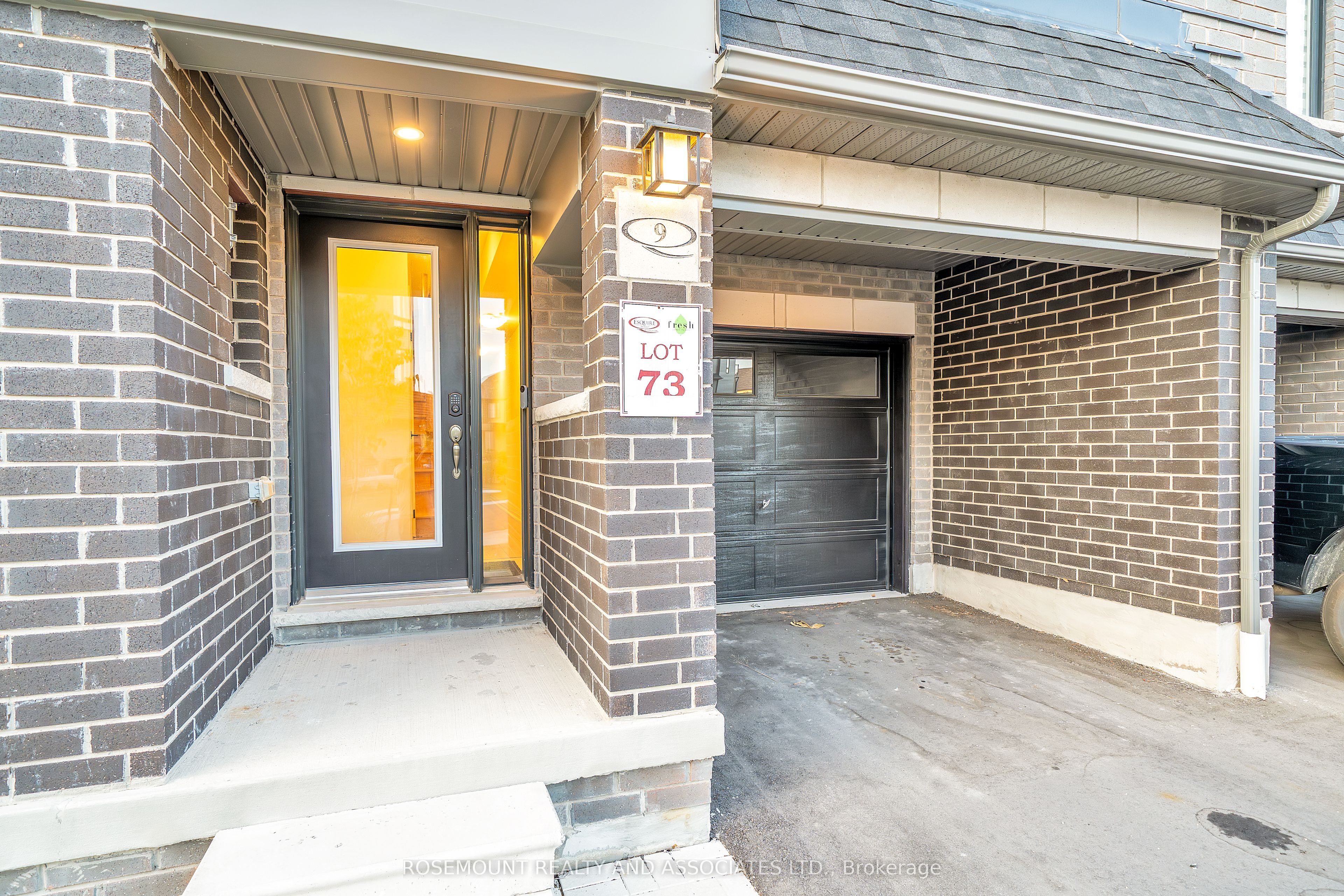 9 Esquire Way, Whitby, ON L1R 0S7 photo 2