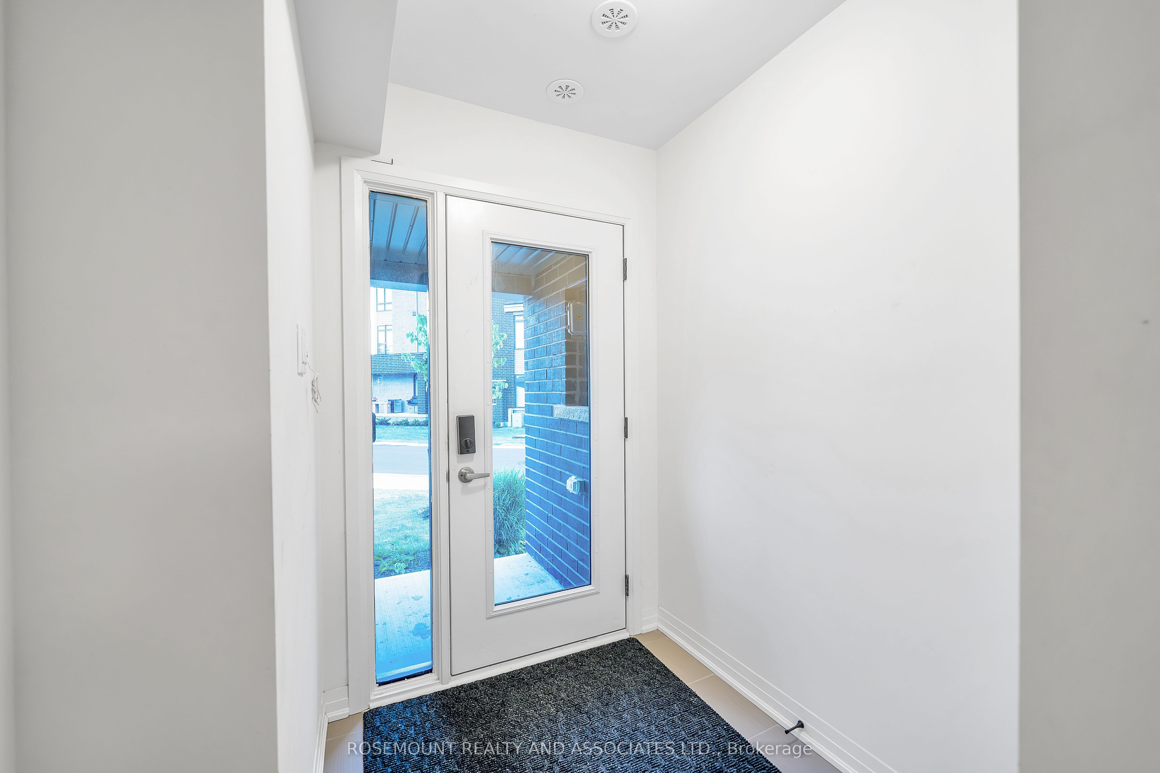 9 Esquire Way, Whitby, ON L1R 0S7 photo 3