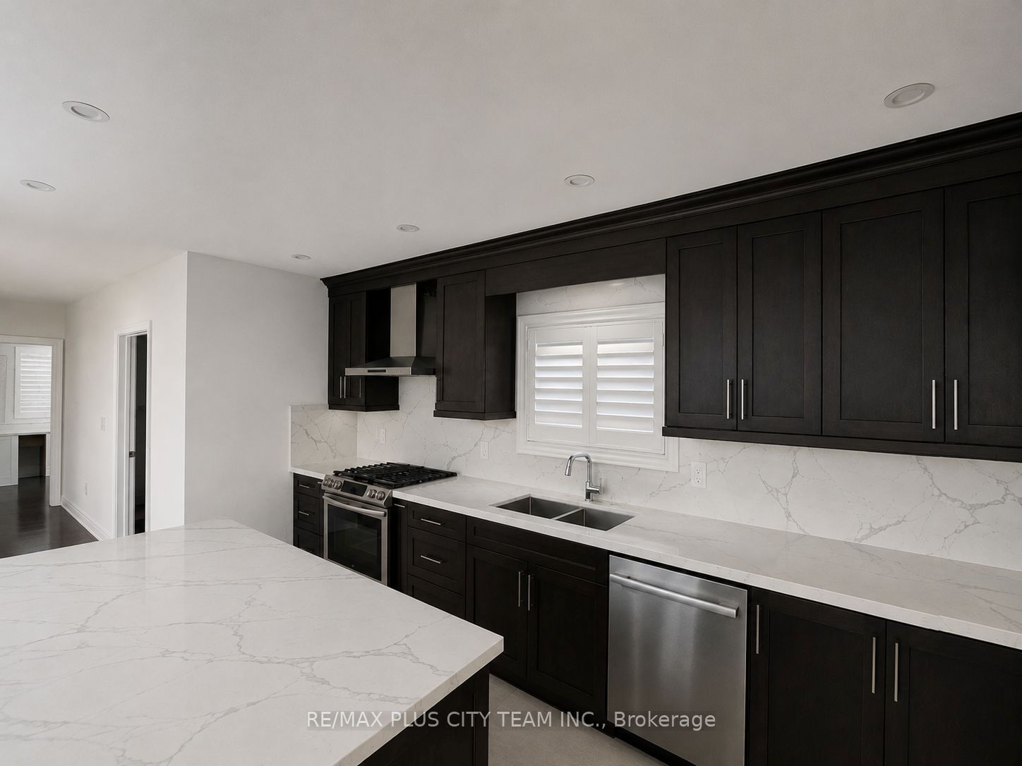 1027 Pape Avenue A, Toronto, ON M4K 3W1