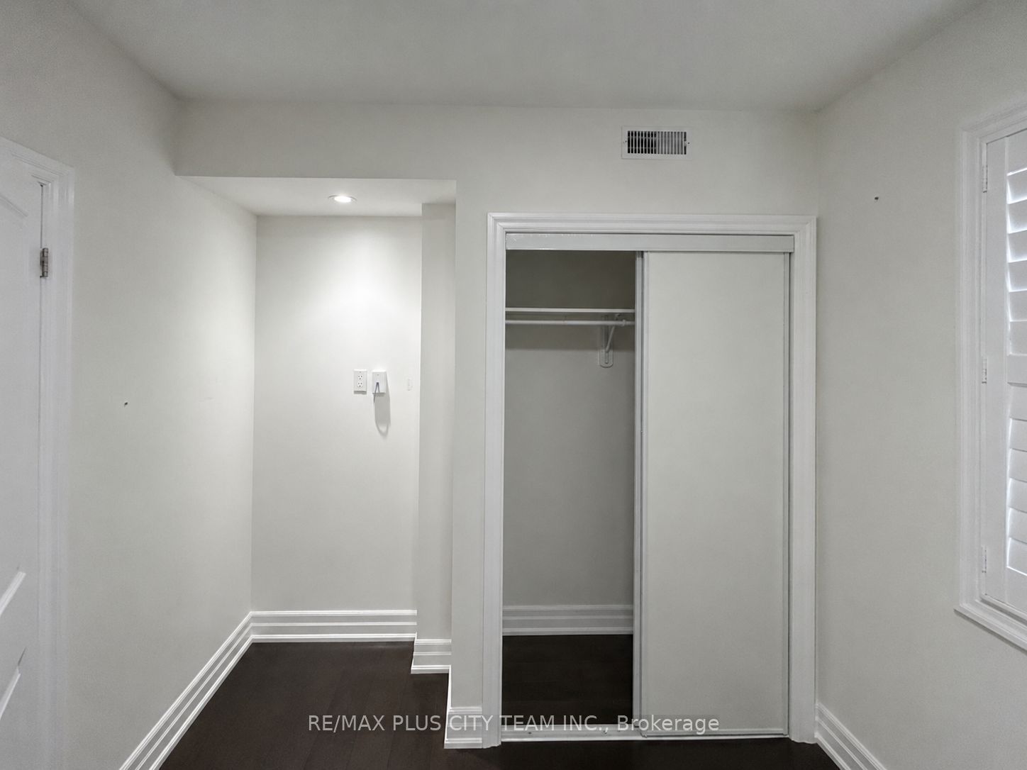 1027 Pape Avenue A, Toronto, ON M4K 3W1 photo 3