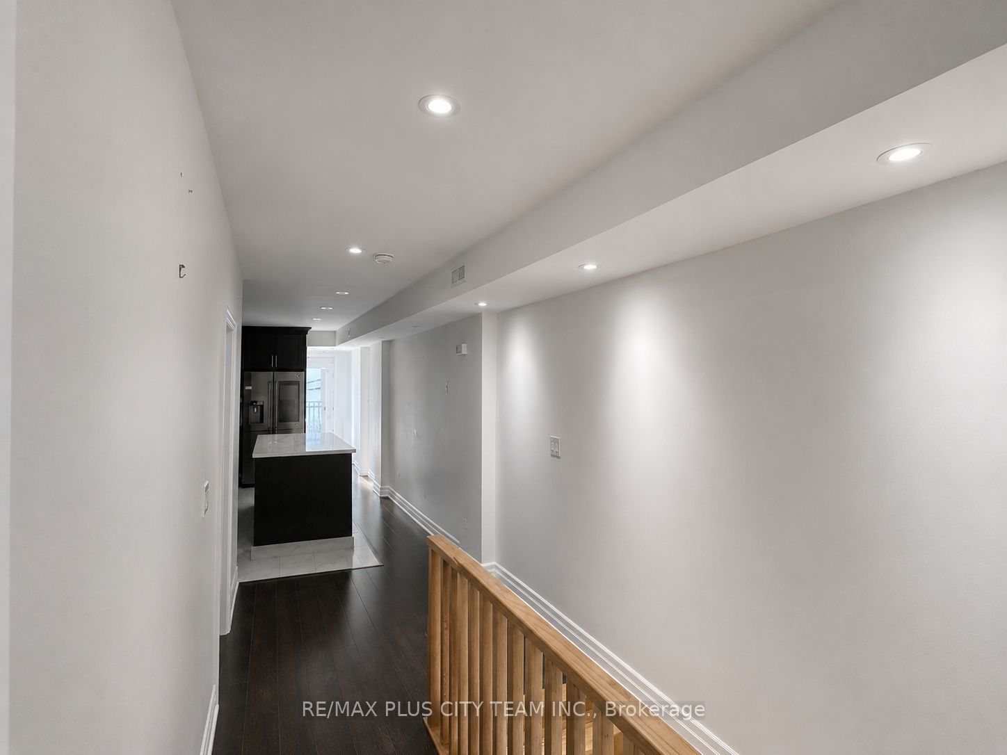 1027 Pape Avenue A, Toronto, ON M4K 3W1 photo 4