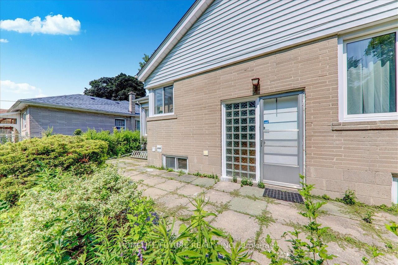 53 Dennett Drive BSMT, Toronto, ON M1S 2E8