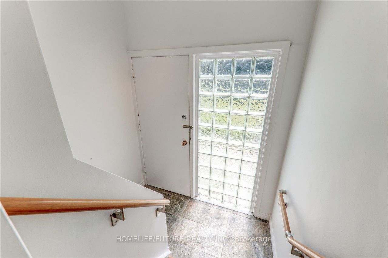 53 Dennett Drive BSMT, Toronto, ON M1S 2E8 photo 2