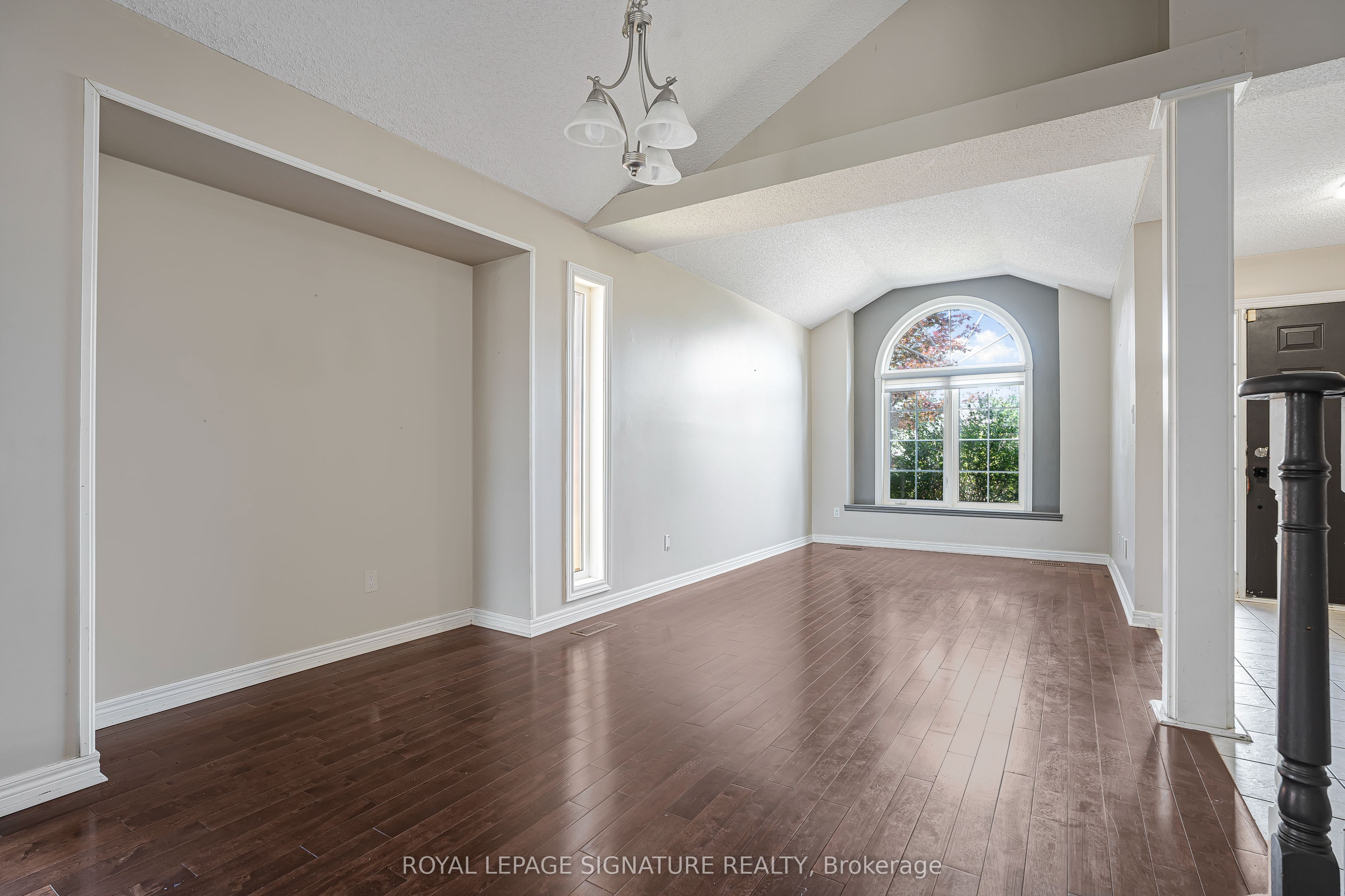 94 Niagara Drive, Oshawa, ON L1G 8A5 photo 2