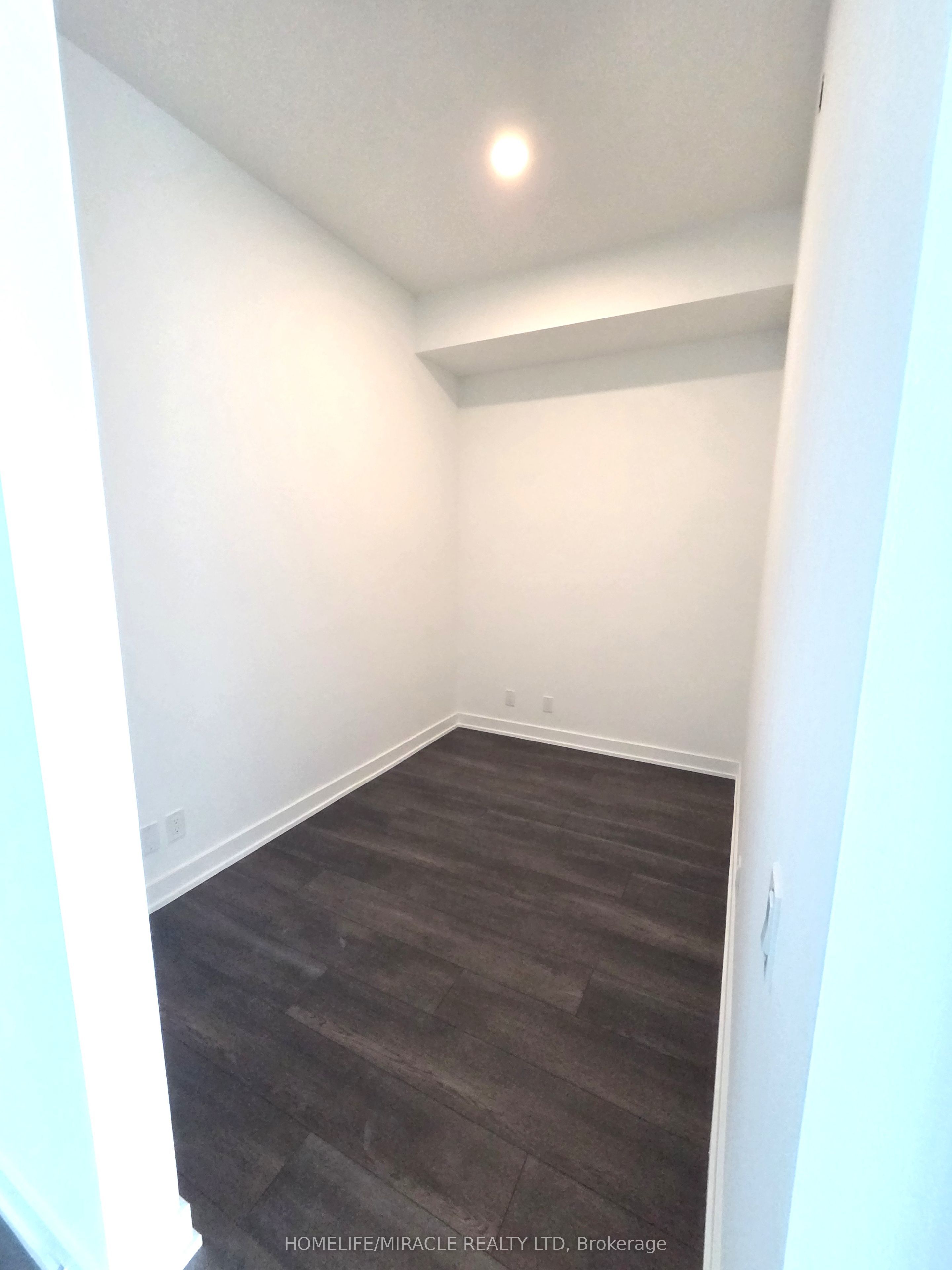 743 Warden Avenue 212, Toronto, ON M1L 4A8 photo 4