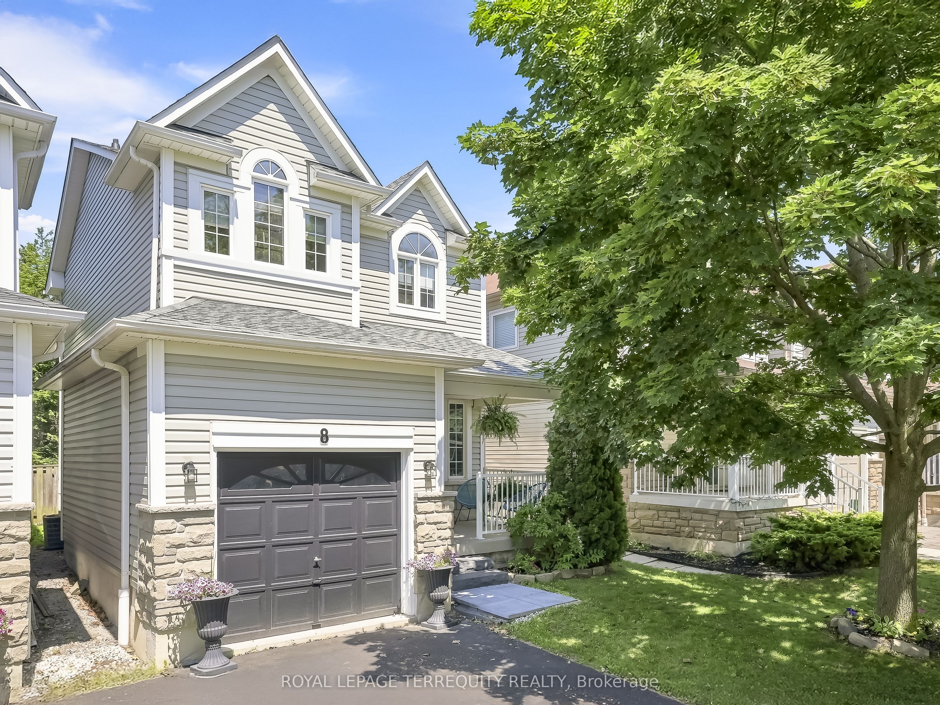 8 Sinden Drive, Whitby, ON L1M 2B8
