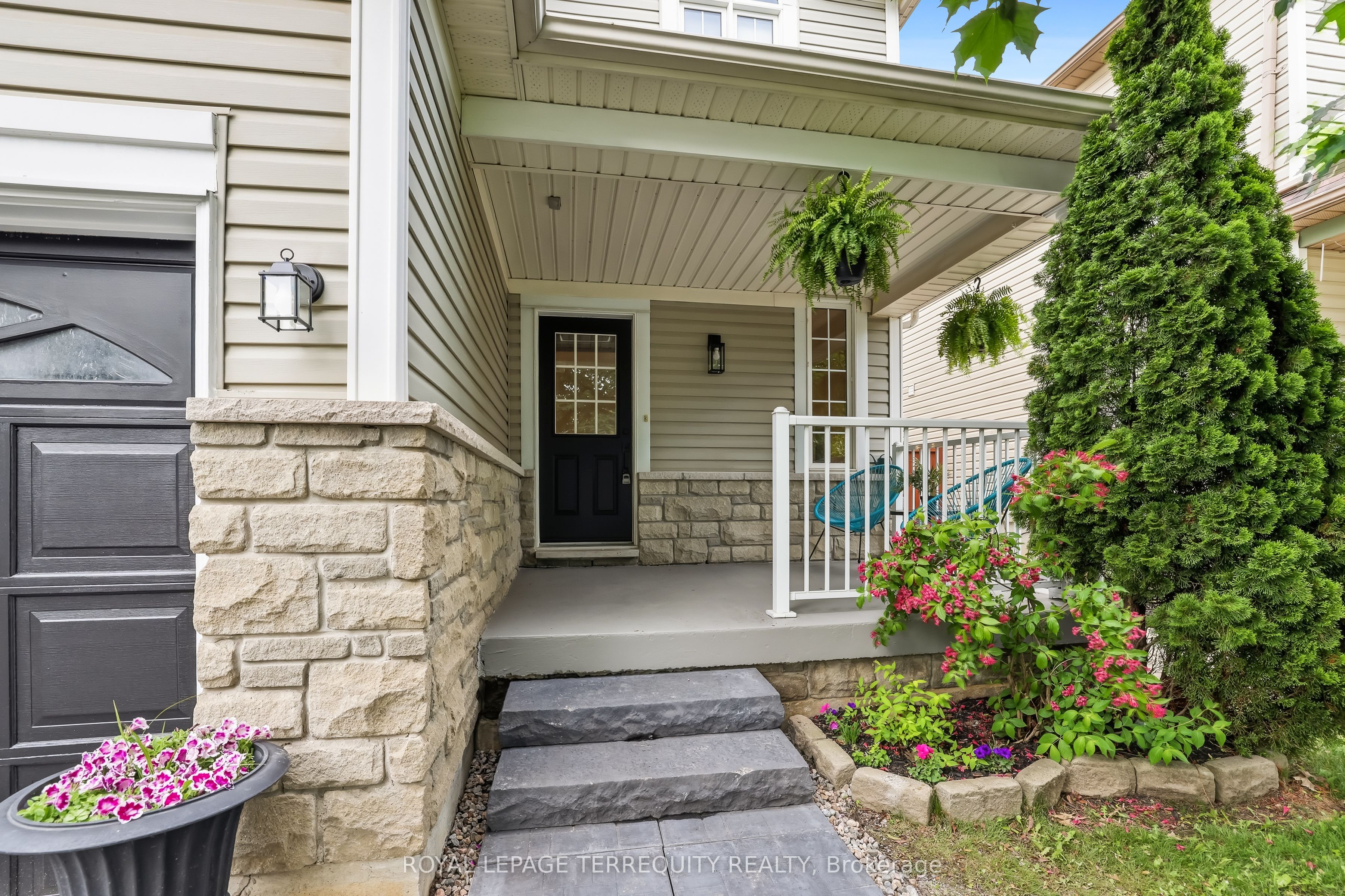 8 Sinden Drive, Whitby, ON L1M 2B8 photo 3
