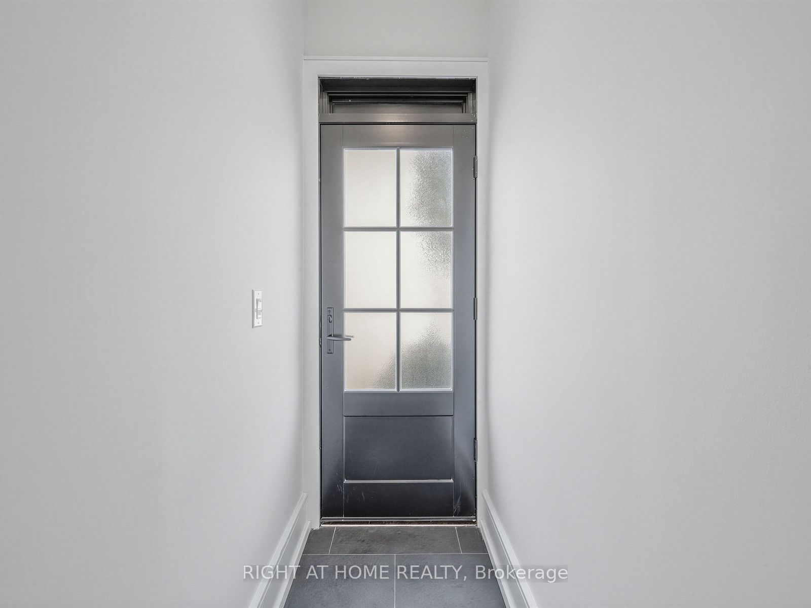 1095 Queen Street E 2, Toronto, ON M4M 1K7 photo 2