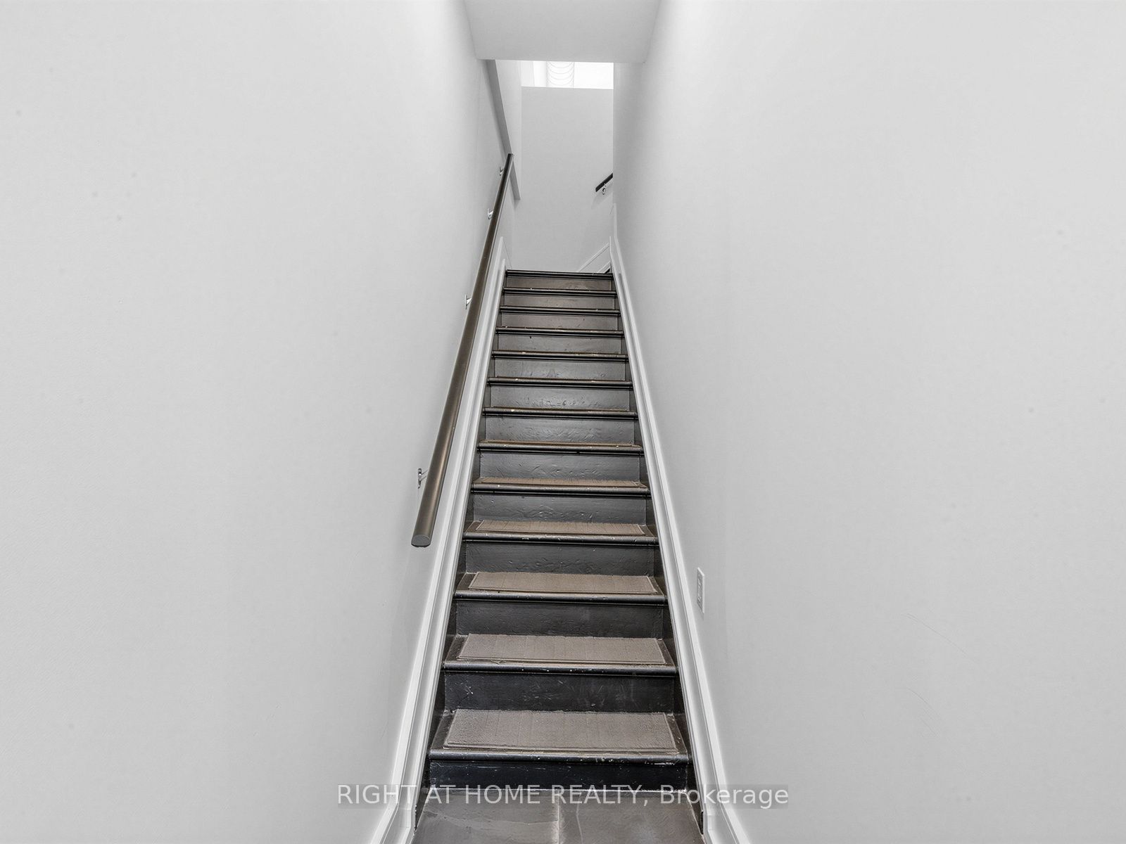 1095 Queen Street E 2, Toronto, ON M4M 1K7 photo 3