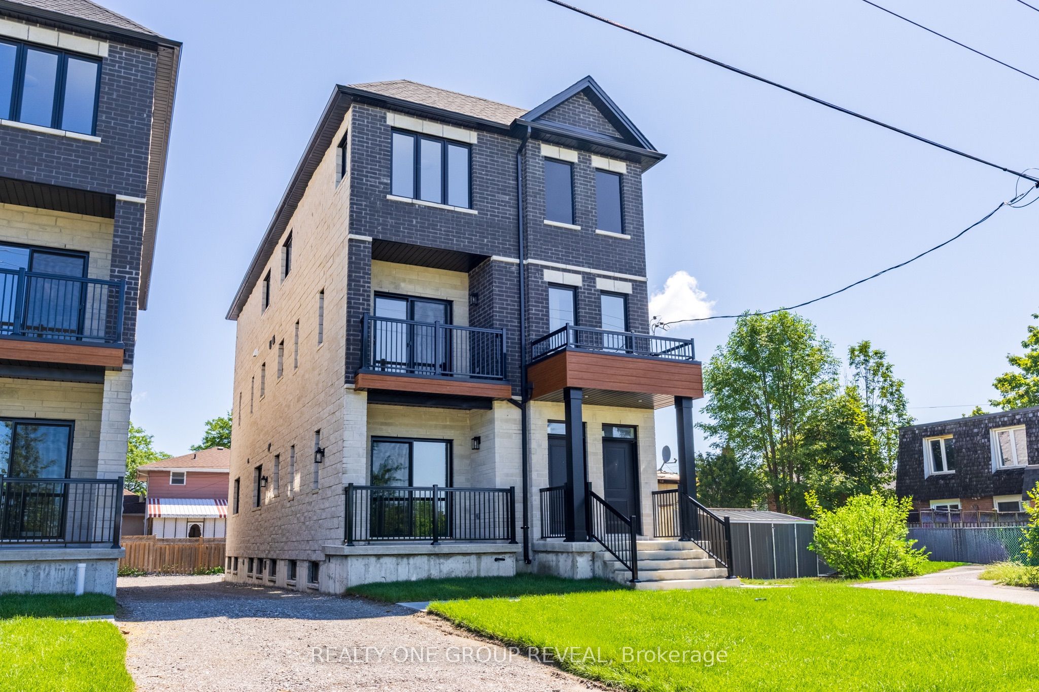 227 Grenfell Street Unit 3, Oshawa, ON L1J 4W3 photo 2