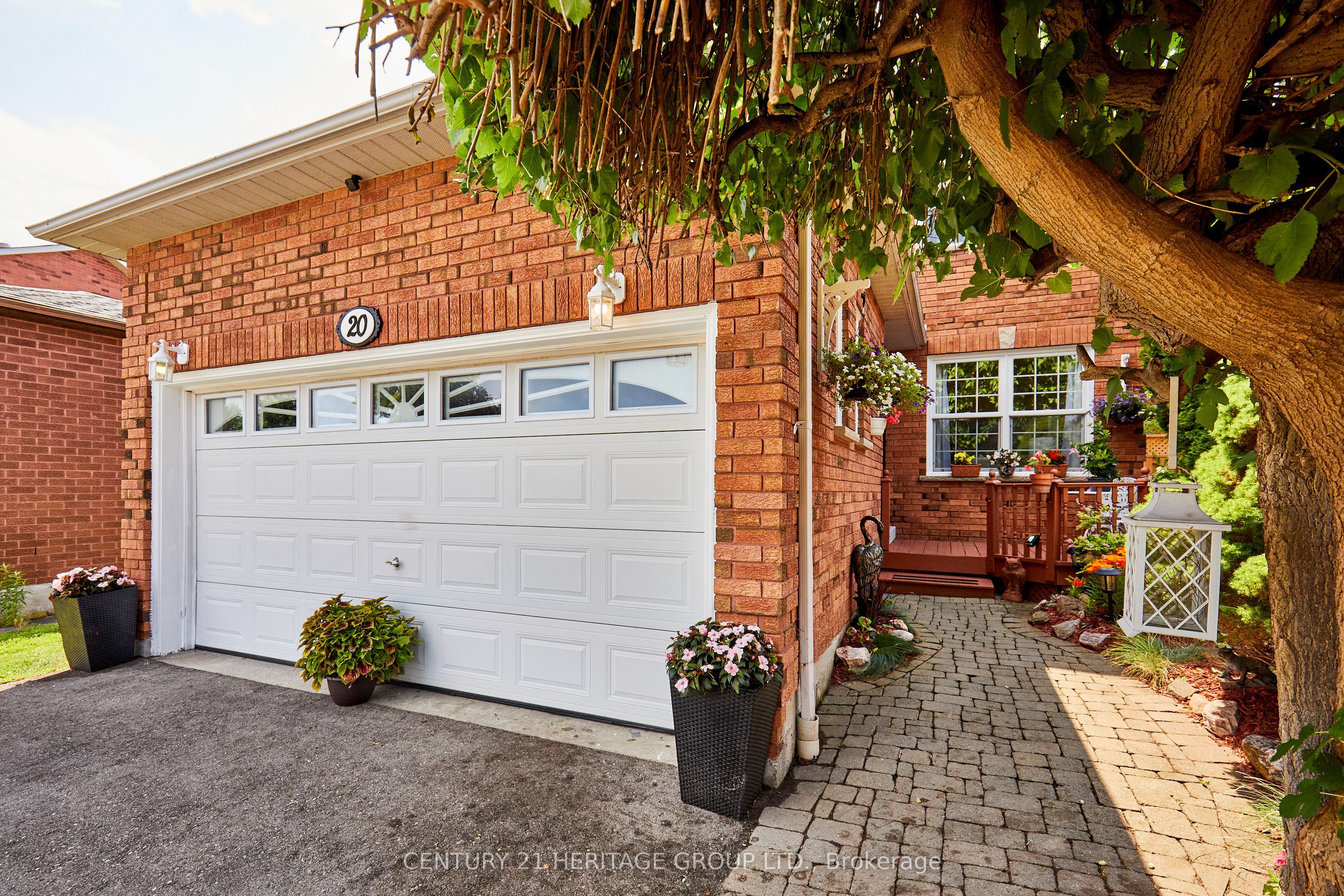 20 Old Colony Drive, Whitby, ON L1R 2A3 photo 3